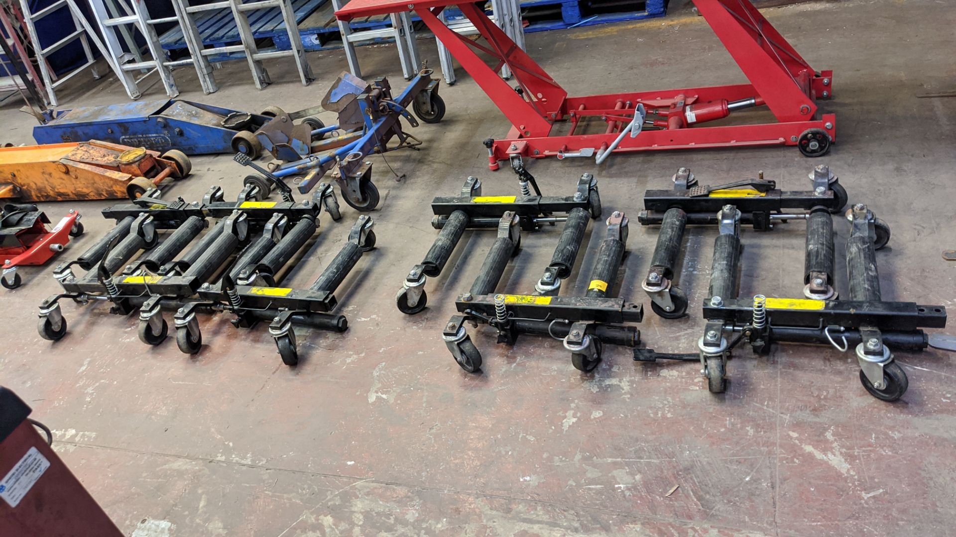 2 off sets of 4 hydraulic vehicle positioning jacks, max. capacity 1500lbs i.e. 8 jacks in total. - Image 2 of 7