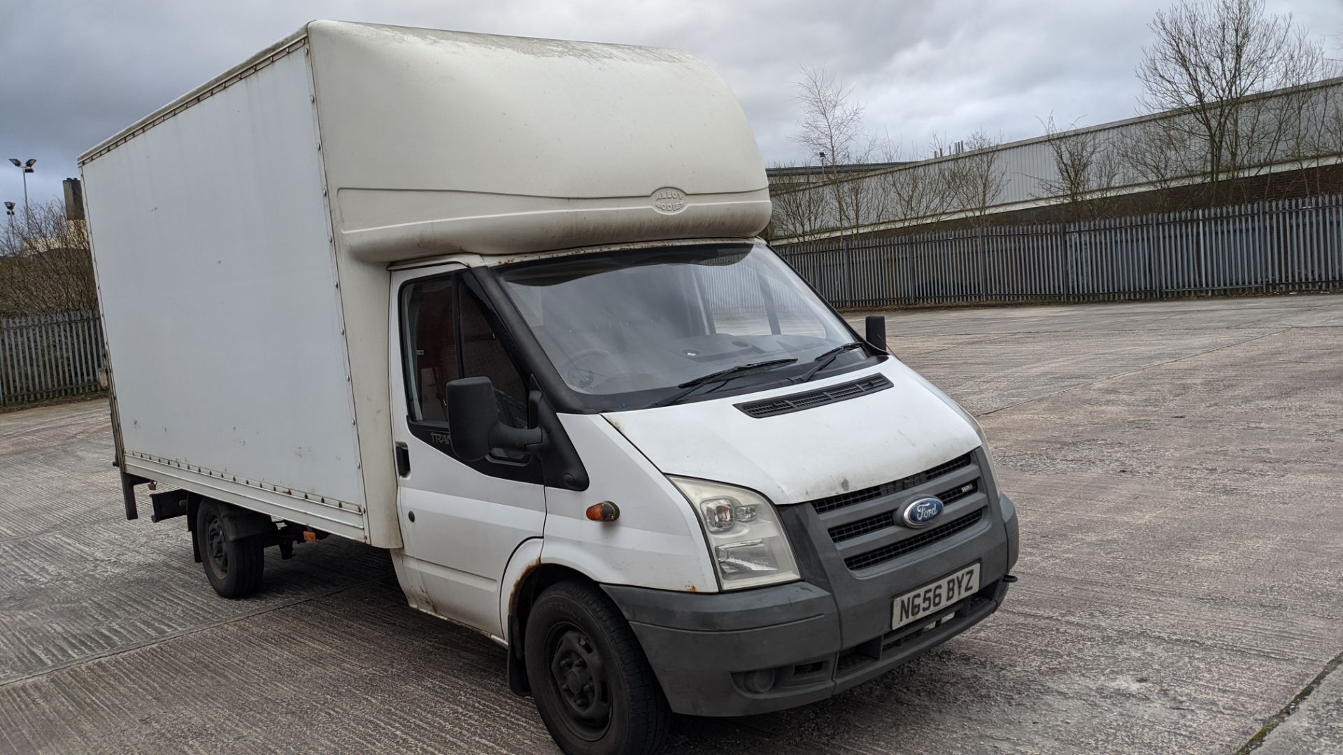 NG56 BYZ Ford Transit 130 T350EF FWD Luton van with tail lift, 5 speed manual gearbox, 2198cc diesel - Image 13 of 20