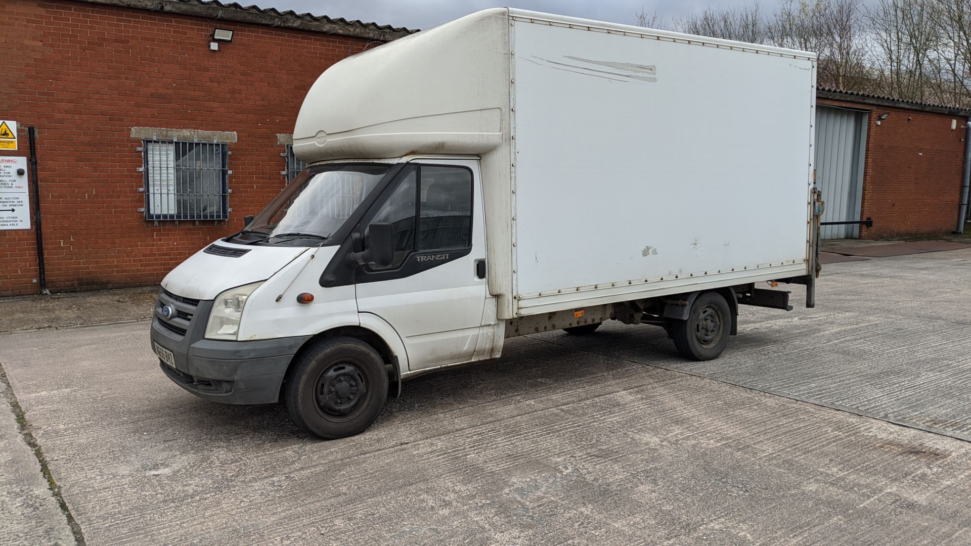 NG56 BYZ Ford Transit 130 T350EF FWD Luton van with tail lift, 5 speed manual gearbox, 2198cc diesel - Image 2 of 20