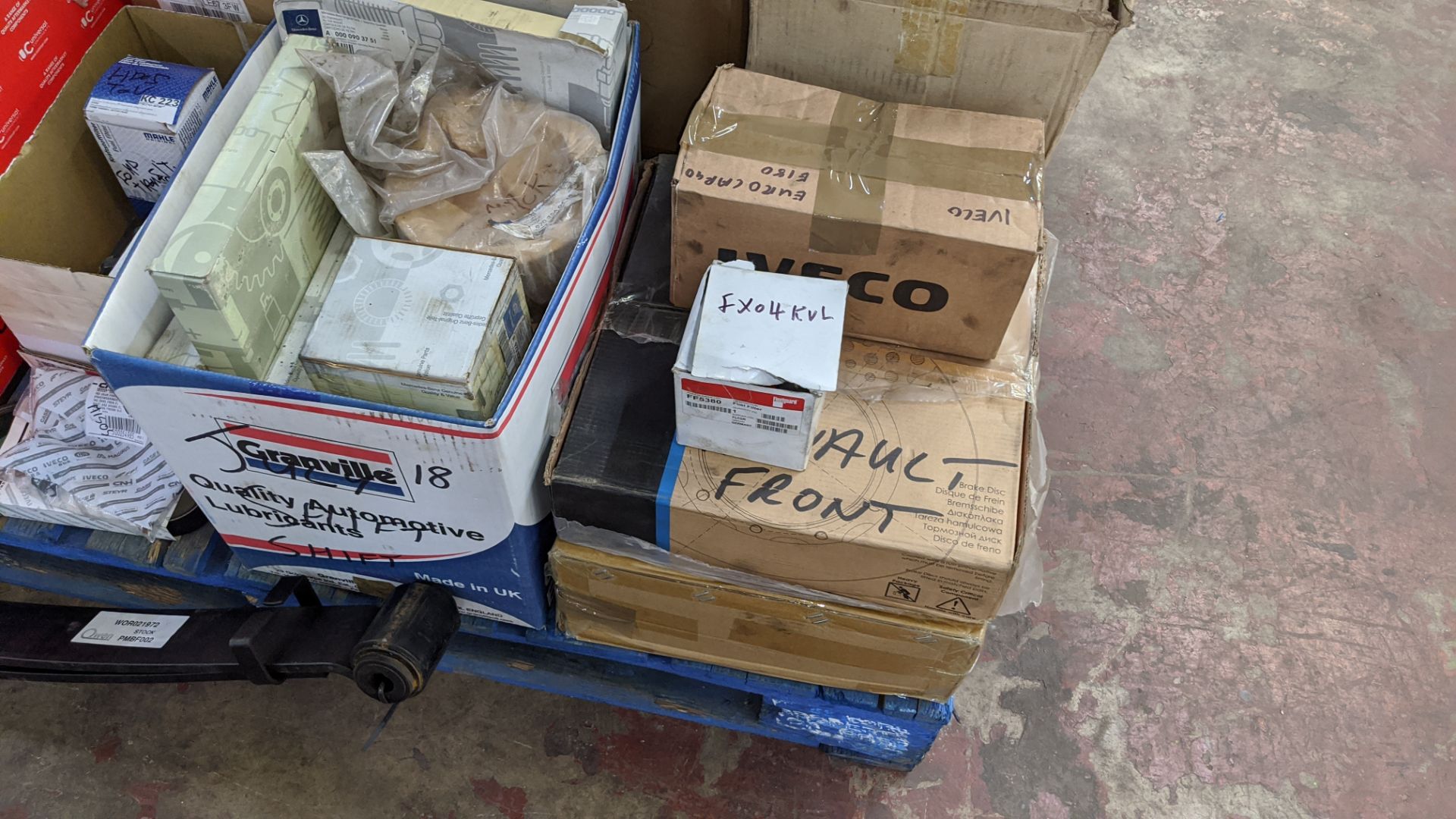 Contents of 3 pallets of De Walt, Draper & Bosch power tools, towing cable, winch cable, vehicle - Image 17 of 23