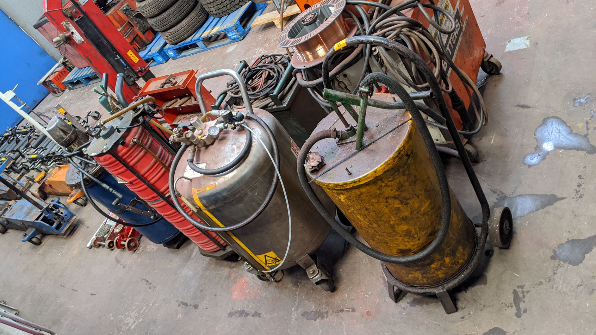 4 assorted fluid containers/dispensers including drainage & grease guns. Lots 22 - 53 are all