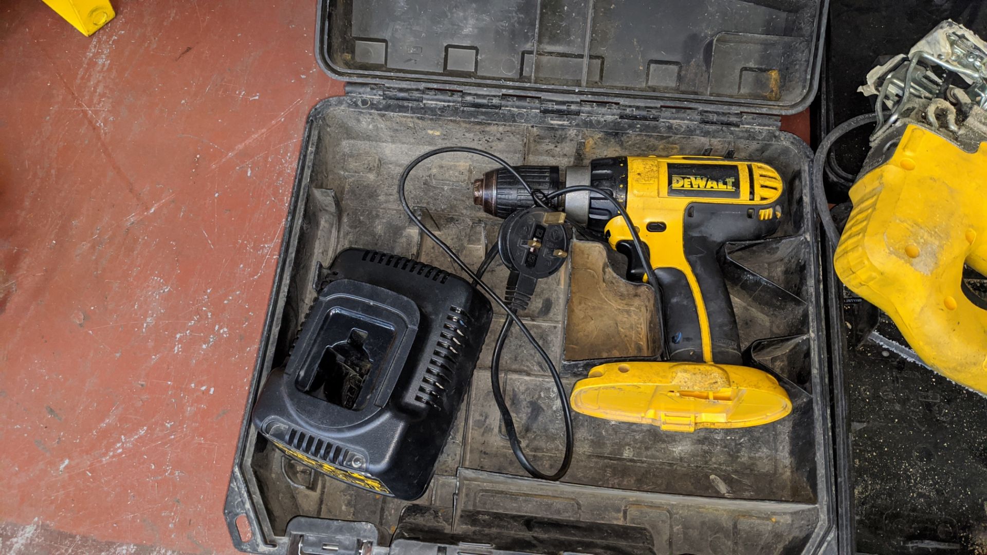 Contents of a shelf of power tools & other items comprising small all-in-one compressor, 3 - Image 8 of 12