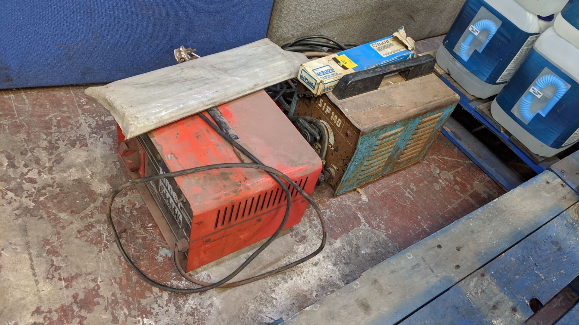 Pair of small assorted welders plus quantity of consumables. Lots 22 - 53 are all located inside our - Image 3 of 6