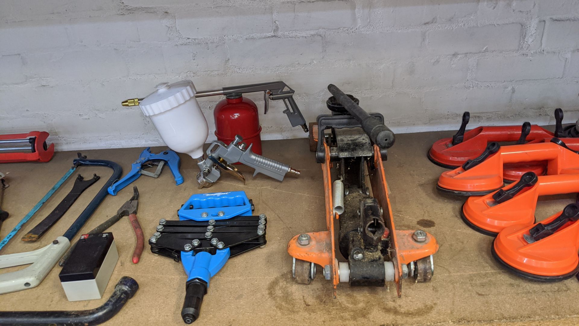 Contents of a shelf of assorted tools including Makita small & large angle grinders, suction - Image 5 of 9