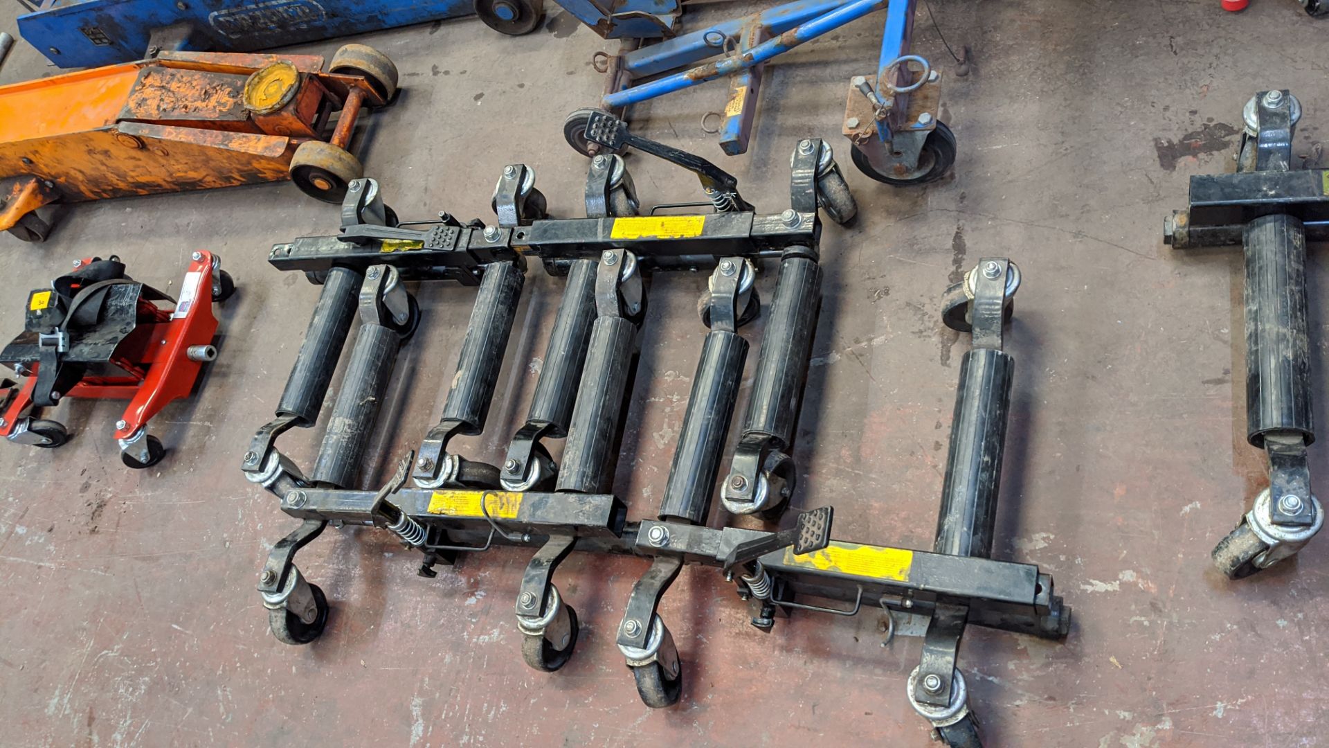 2 off sets of 4 hydraulic vehicle positioning jacks, max. capacity 1500lbs i.e. 8 jacks in total. - Image 4 of 7