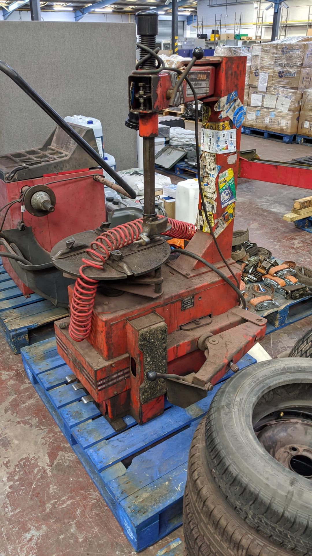 Tyre changing equipment comprising Werther Polaris-311 wheel balancer, World Tyre Changer tyre - Image 7 of 17