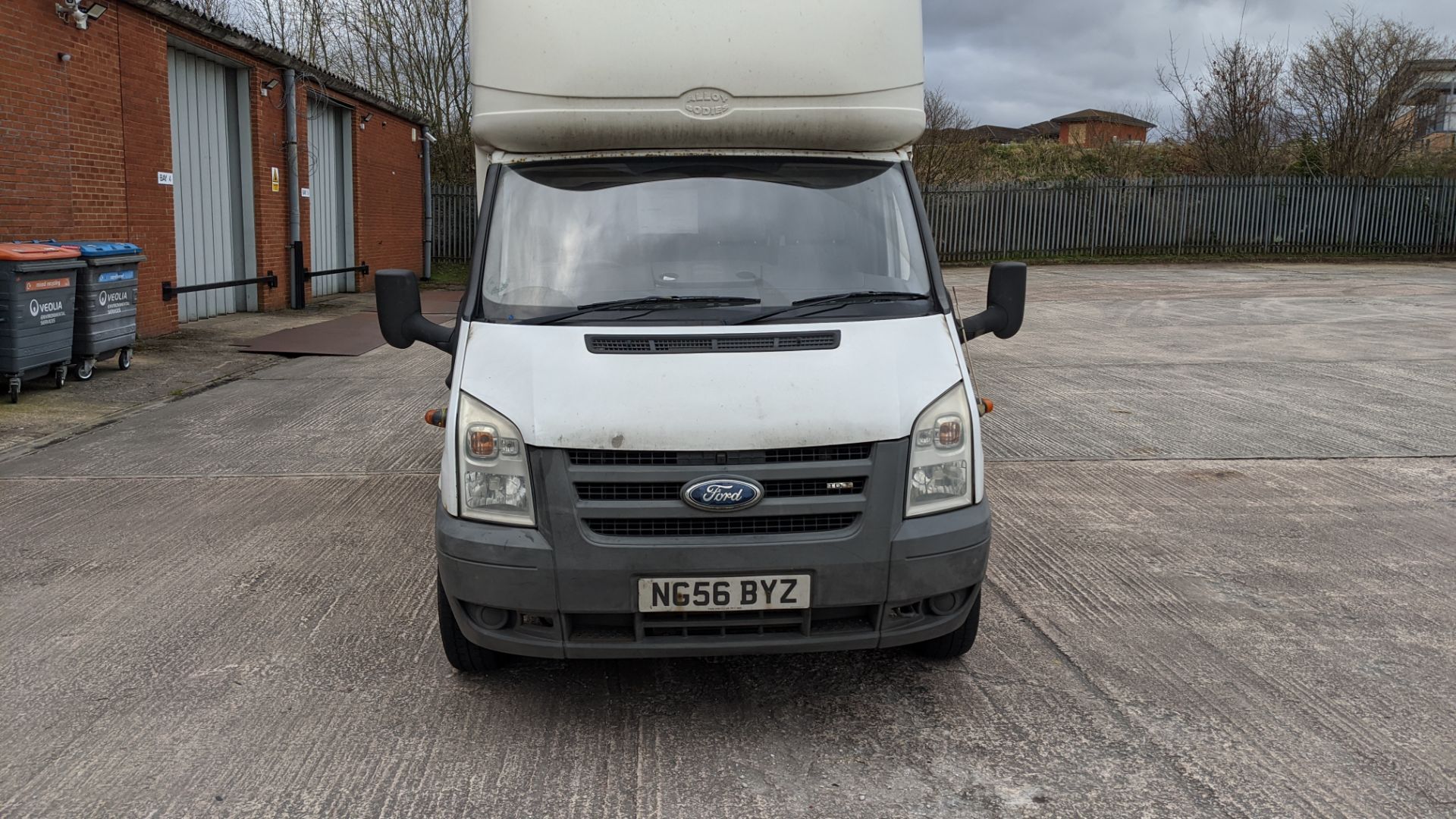 NG56 BYZ Ford Transit 130 T350EF FWD Luton van with tail lift, 5 speed manual gearbox, 2198cc diesel - Image 14 of 20