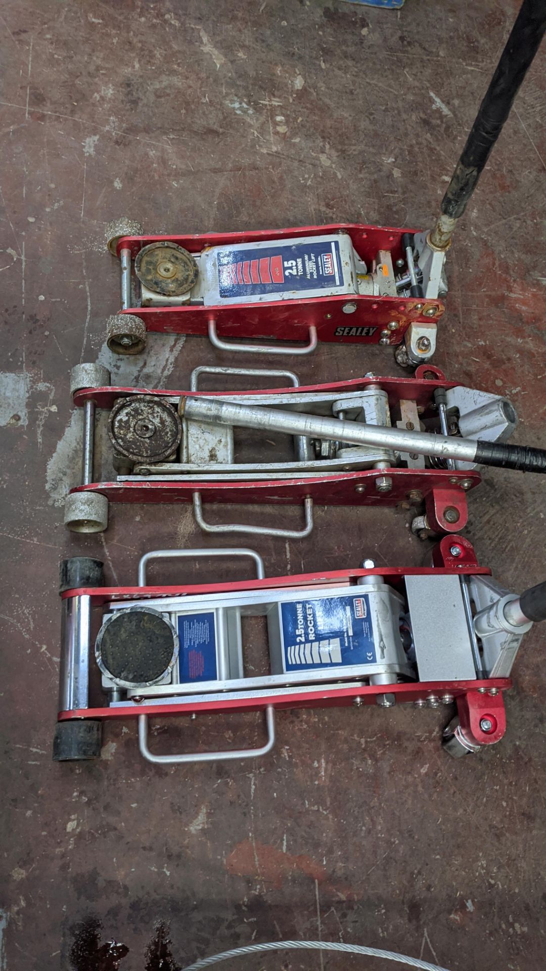 3 off Sealey 2.5tonne vehicle rocket lifts (each jack in this lot has a slightly different - Image 7 of 8