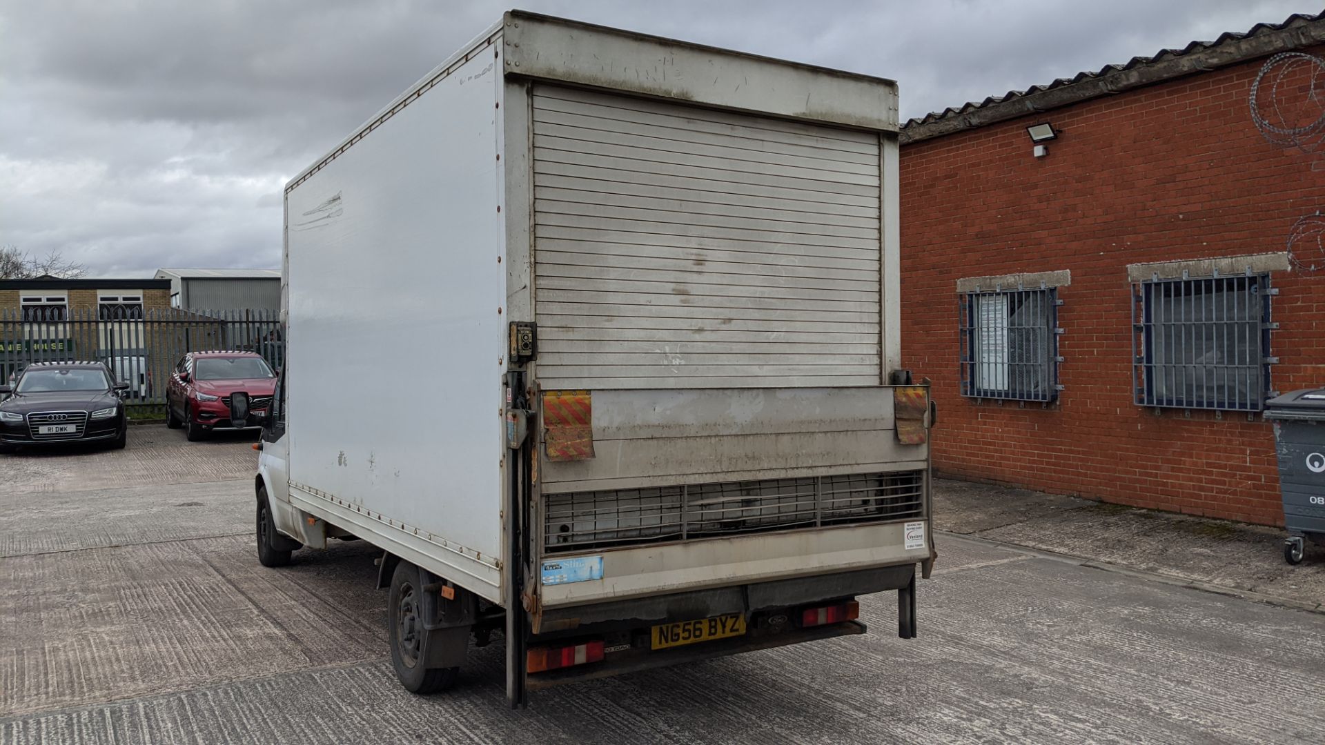 NG56 BYZ Ford Transit 130 T350EF FWD Luton van with tail lift, 5 speed manual gearbox, 2198cc diesel - Image 10 of 20