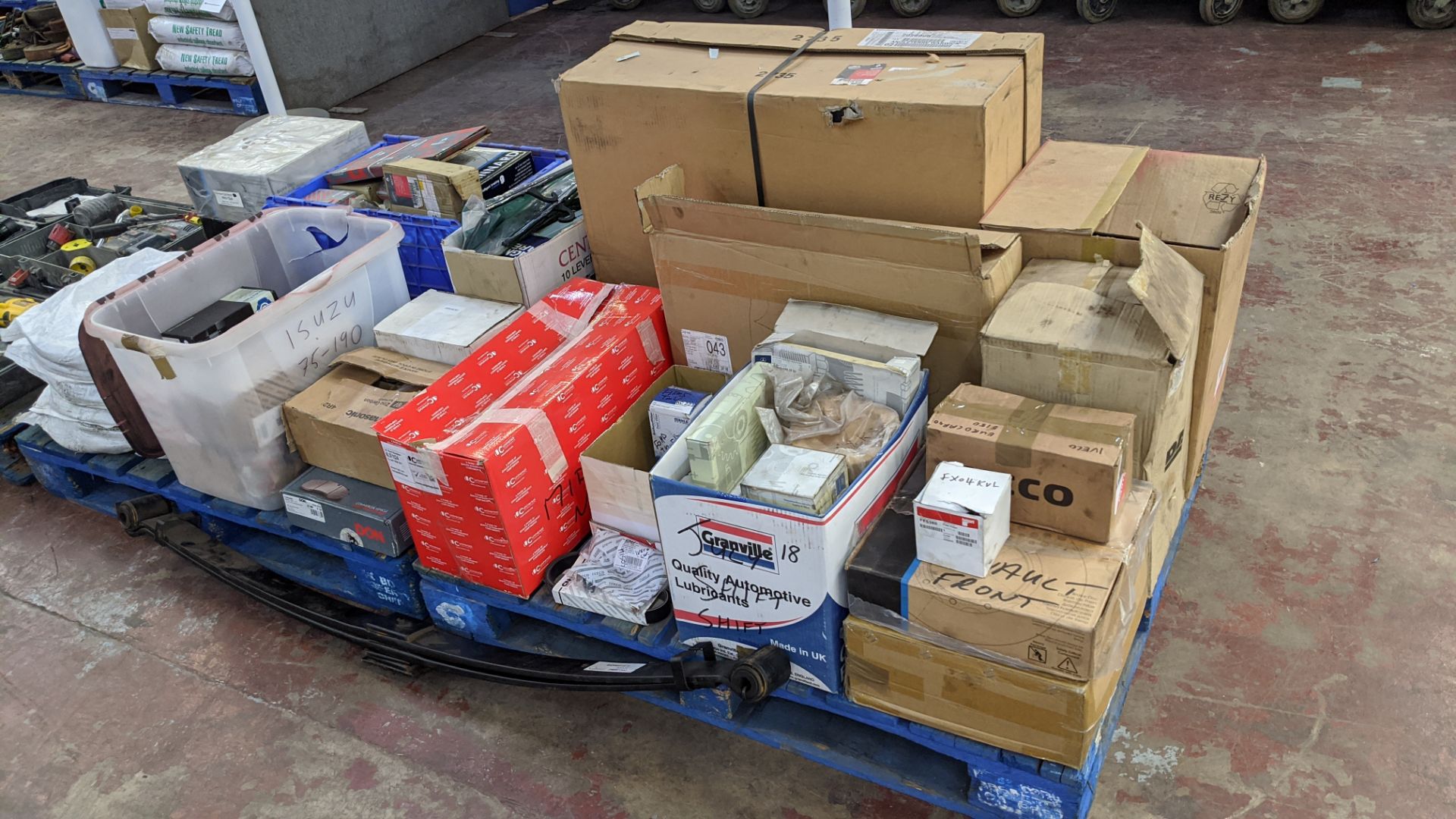 Contents of 3 pallets of De Walt, Draper & Bosch power tools, towing cable, winch cable, vehicle - Image 20 of 23