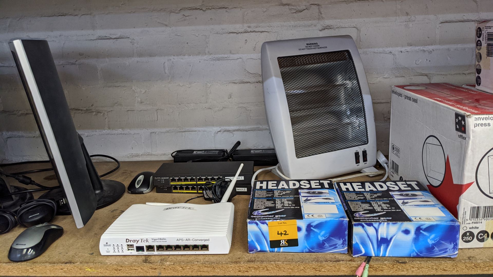 Contents of 2 shelves of assorted IT equipment including desktop computers, notebook computers, - Image 11 of 18