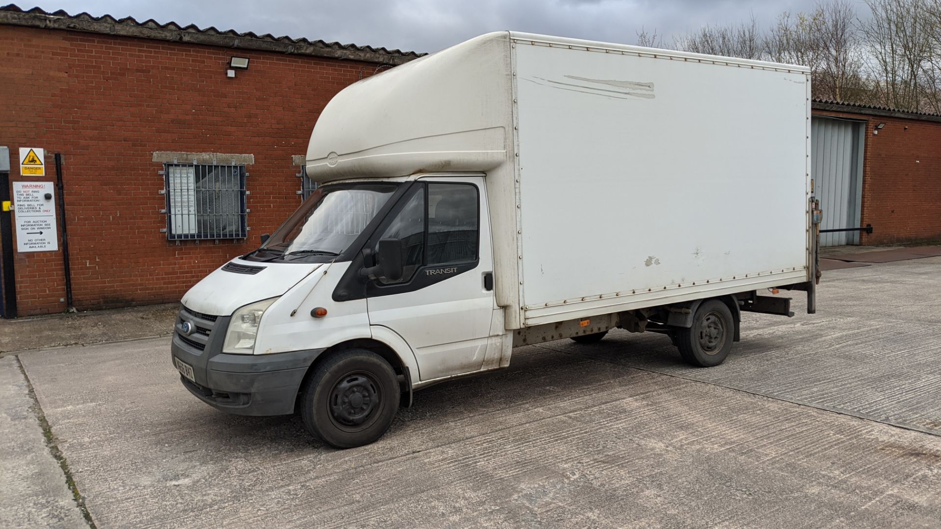 NG56 BYZ Ford Transit 130 T350EF FWD Luton van with tail lift, 5 speed manual gearbox, 2198cc diesel