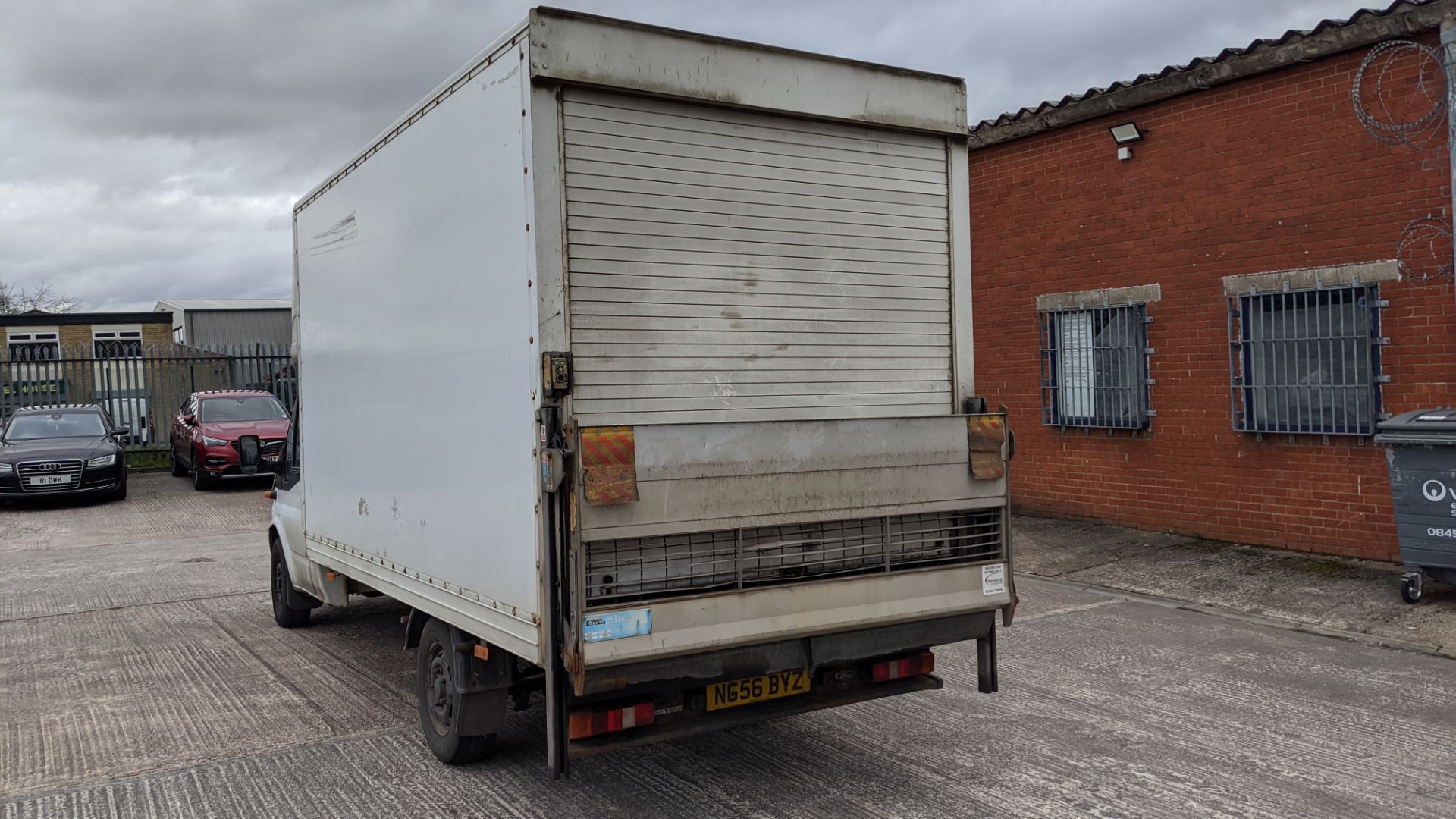 NG56 BYZ Ford Transit 130 T350EF FWD Luton van with tail lift, 5 speed manual gearbox, 2198cc diesel - Image 9 of 20