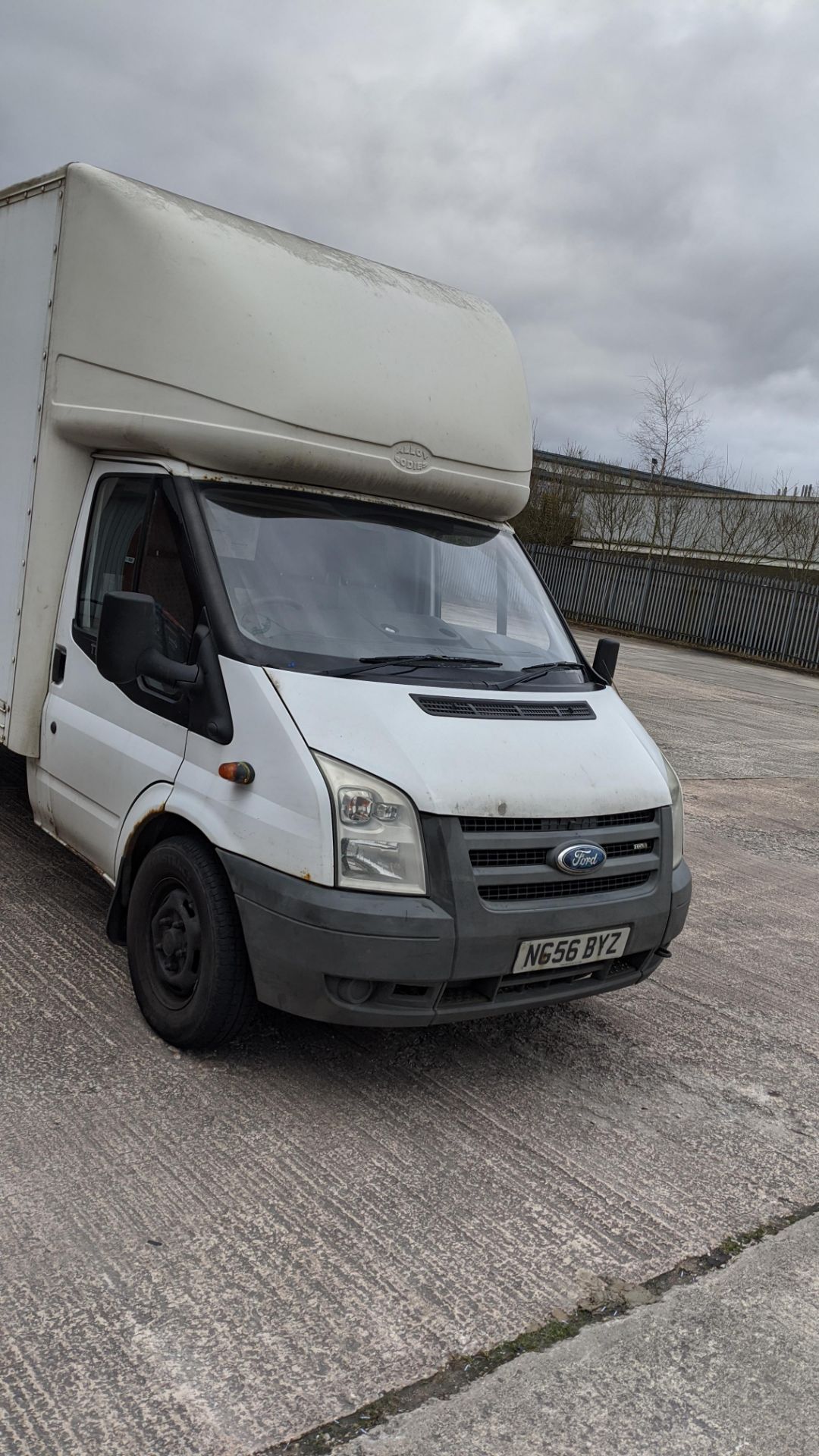 NG56 BYZ Ford Transit 130 T350EF FWD Luton van with tail lift, 5 speed manual gearbox, 2198cc diesel - Image 12 of 20