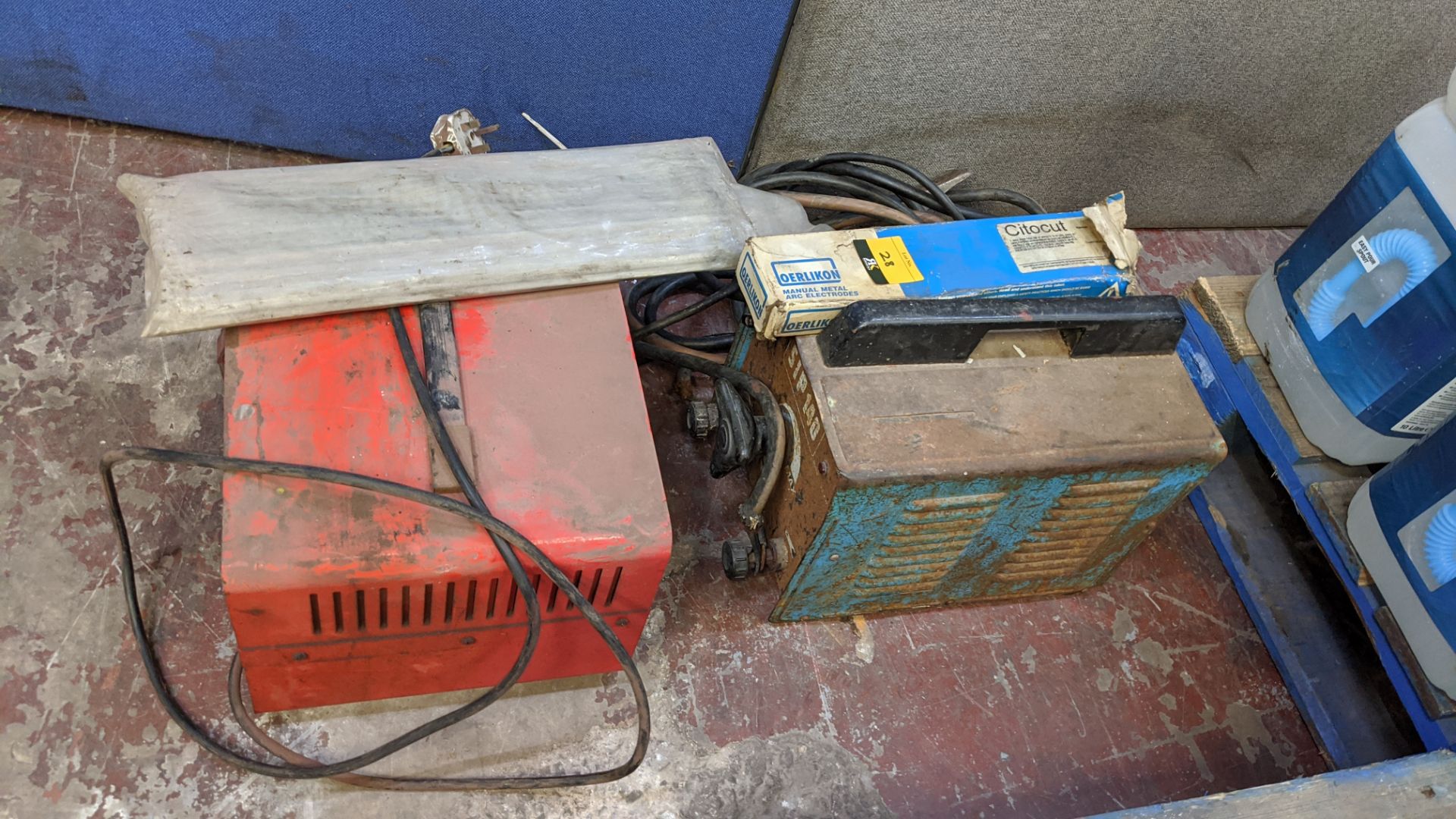 Pair of small assorted welders plus quantity of consumables. Lots 22 - 53 are all located inside our - Image 6 of 6