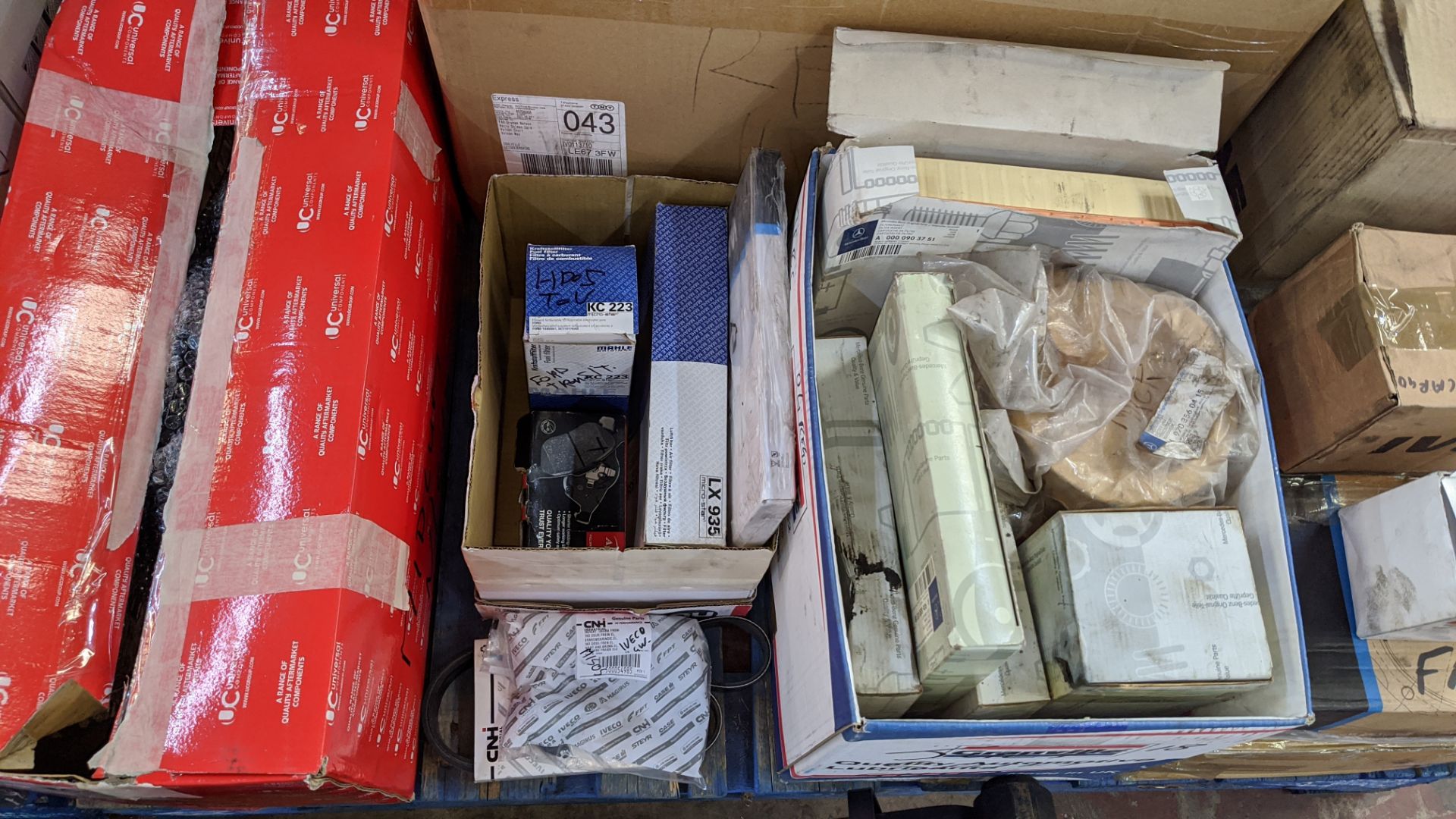 Contents of 3 pallets of De Walt, Draper & Bosch power tools, towing cable, winch cable, vehicle - Image 16 of 23