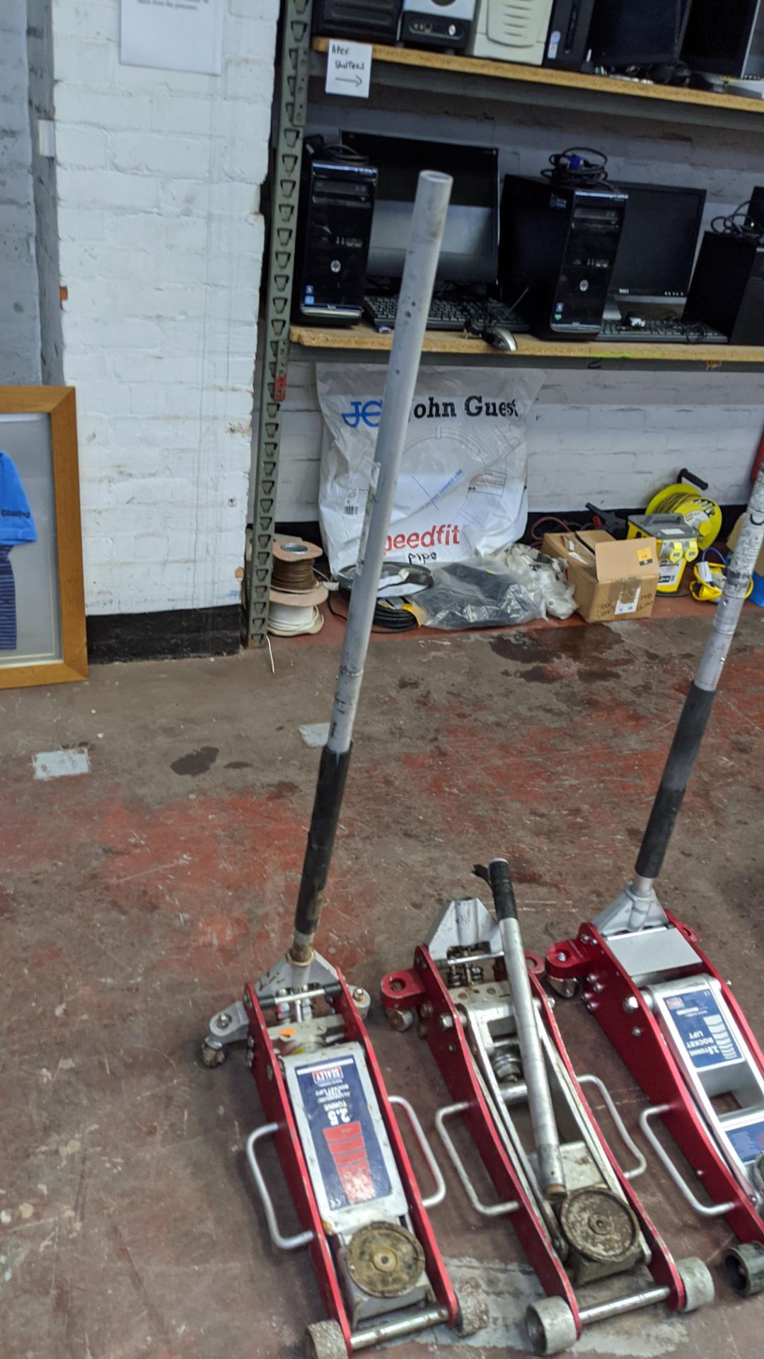 3 off Sealey 2.5tonne vehicle rocket lifts (each jack in this lot has a slightly different - Image 3 of 8