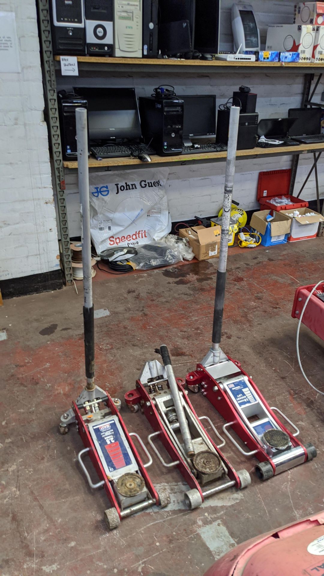 3 off Sealey 2.5tonne vehicle rocket lifts (each jack in this lot has a slightly different - Image 2 of 8