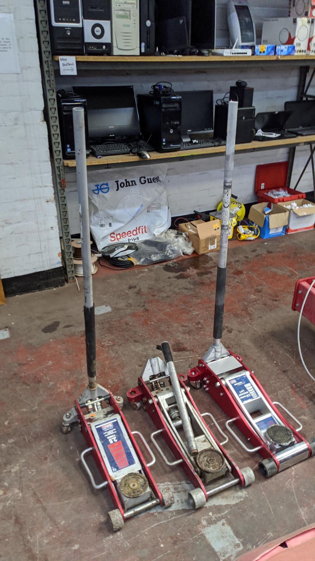 3 off Sealey 2.5tonne vehicle rocket lifts (each jack in this lot has a slightly different