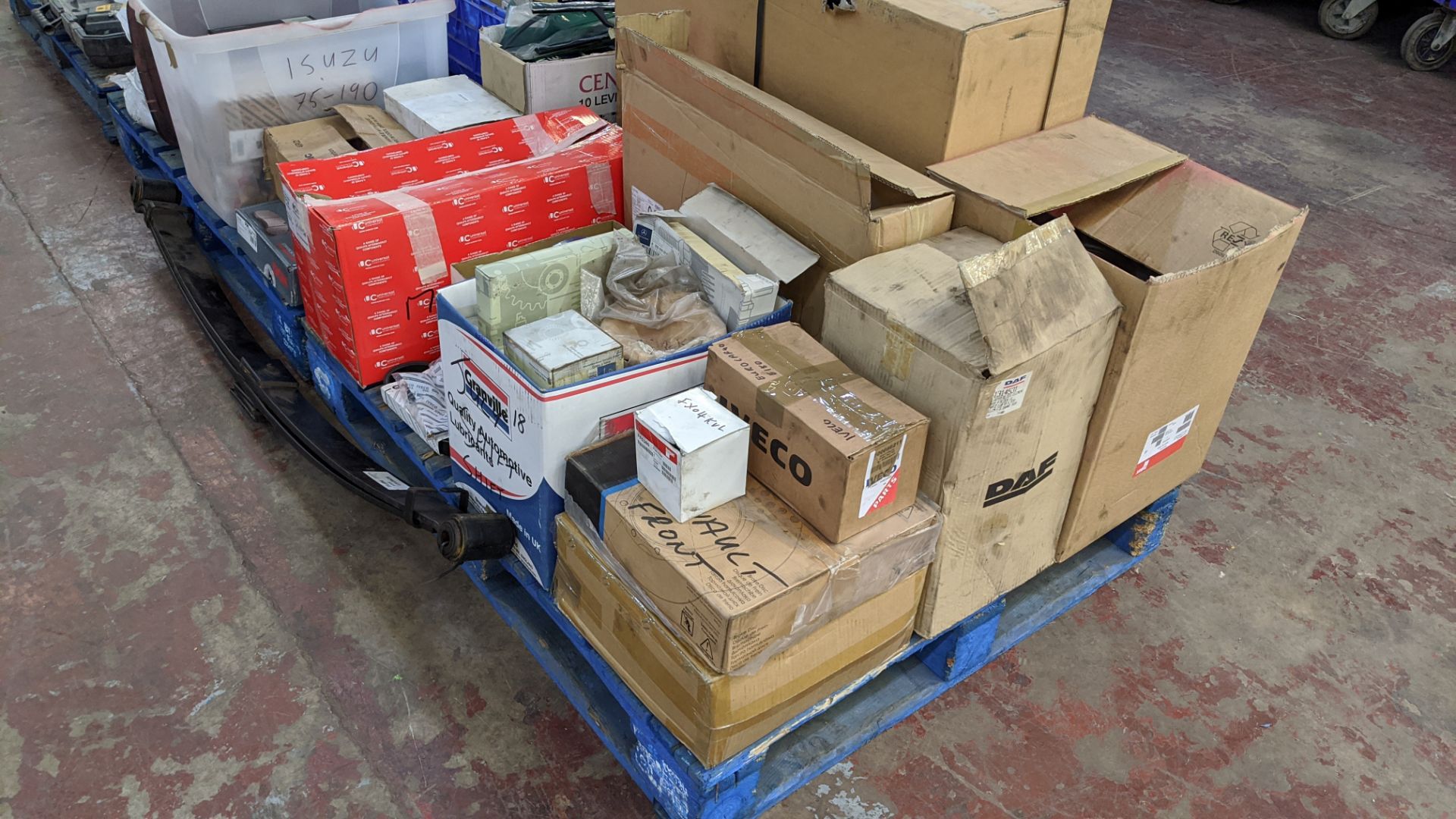 Contents of 3 pallets of De Walt, Draper & Bosch power tools, towing cable, winch cable, vehicle - Image 19 of 23