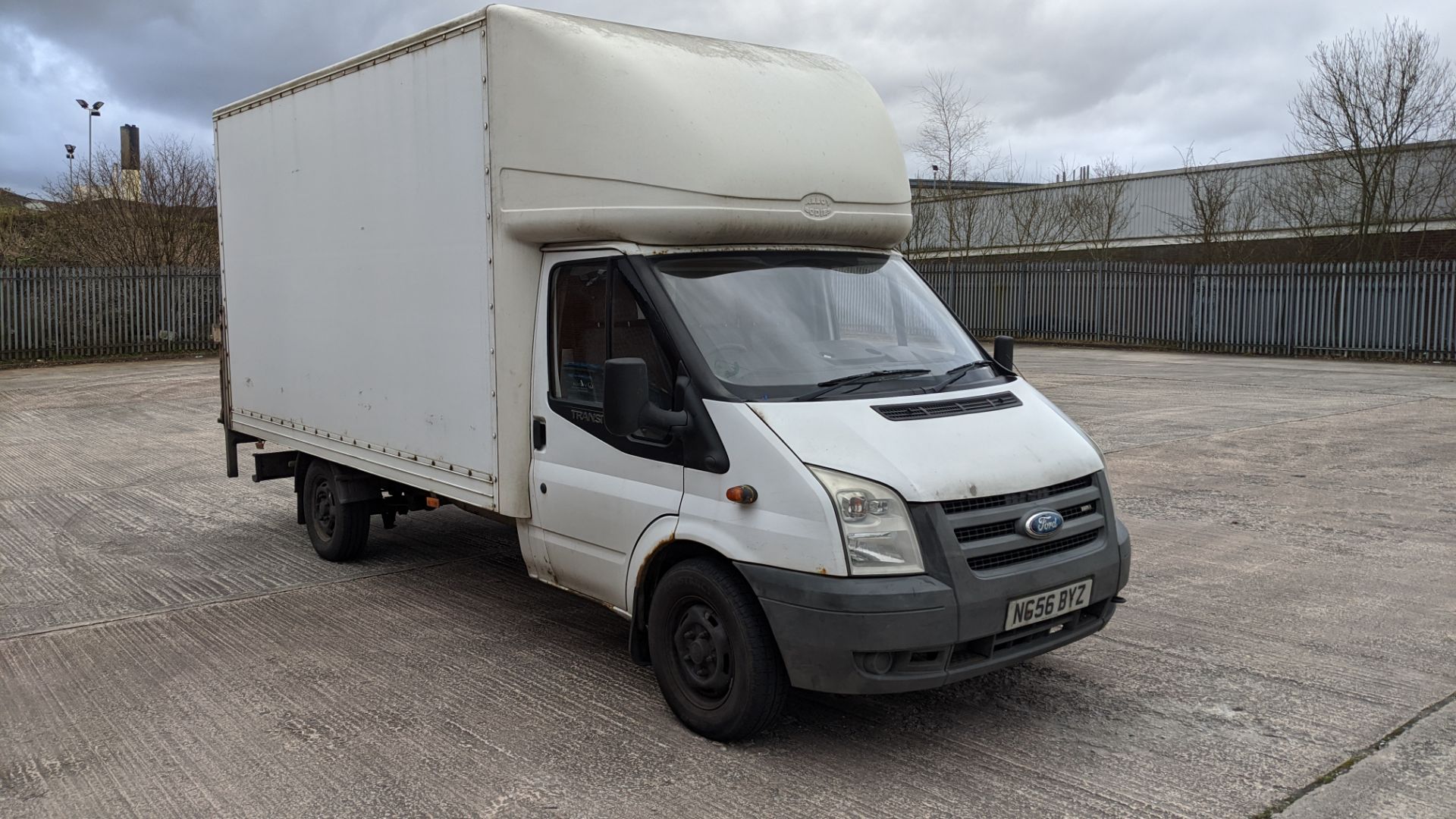 NG56 BYZ Ford Transit 130 T350EF FWD Luton van with tail lift, 5 speed manual gearbox, 2198cc diesel - Image 5 of 20