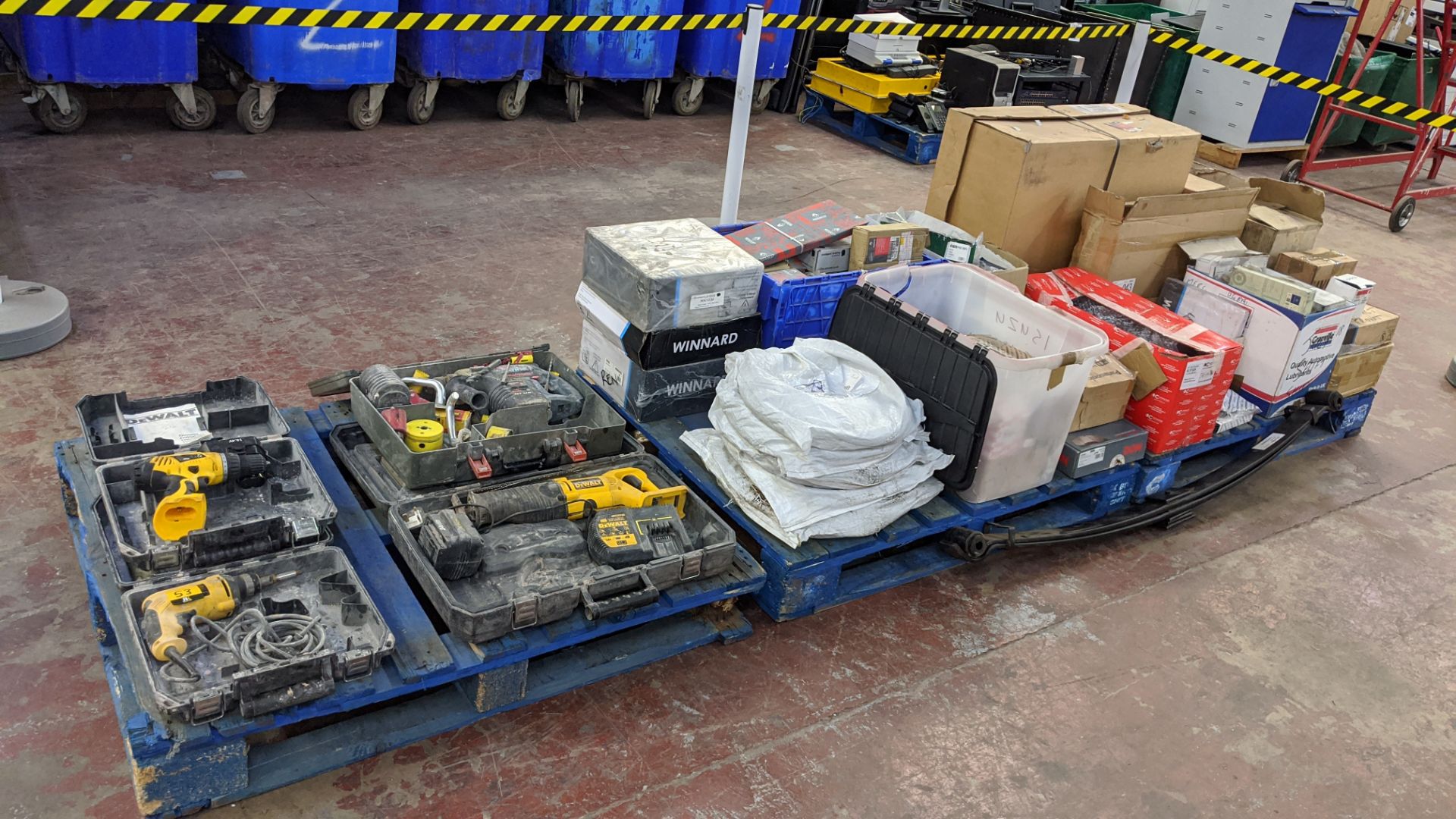 Contents of 3 pallets of De Walt, Draper & Bosch power tools, towing cable, winch cable, vehicle