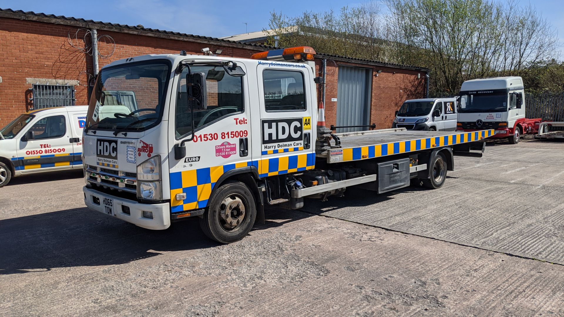 HD65 TOW Isuzu Trucks Forward N75.190 breakdown truck, 5193cc engine. Colour: White. First - Image 18 of 31