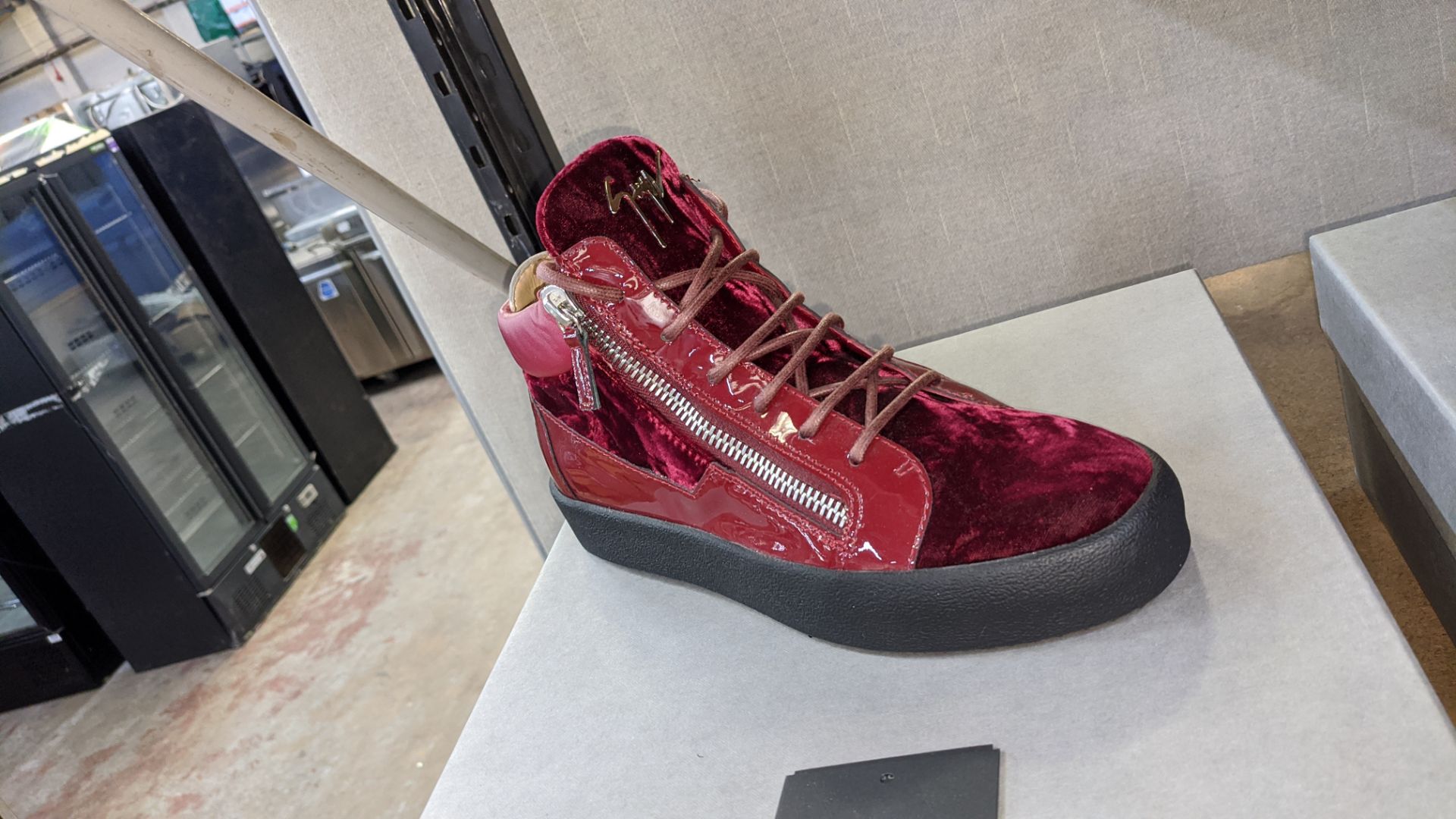 Pair of Giuseppe Zanotti High Top trainers, product code RU70010 colour Bordeaux (red) size EU41/ - Image 4 of 6