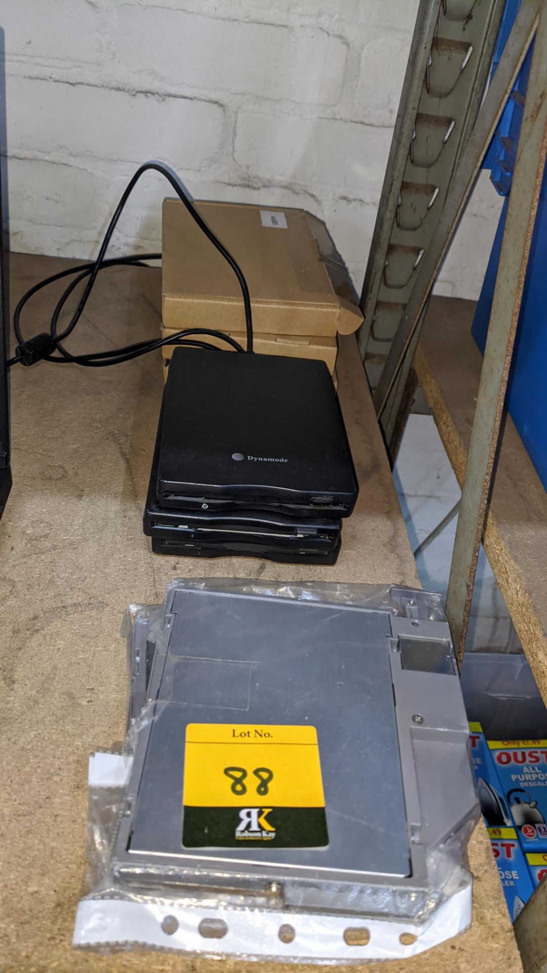 8 off floppy disc drives, comprising 6 off external drives & 2 off notebook internal drives.