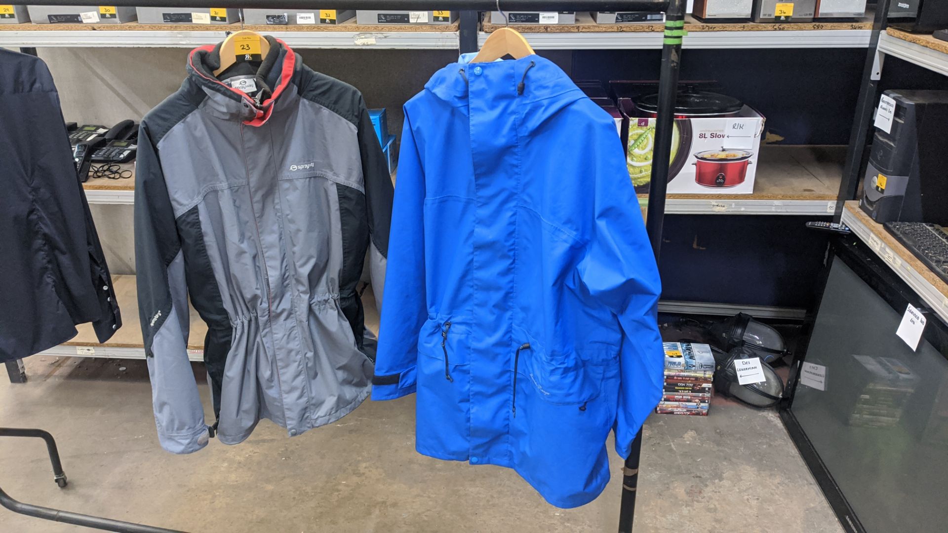 Pair of men's size L coats comprising Sprayway Thermal Pro Polartec waterproof jacket with removable - Image 2 of 10