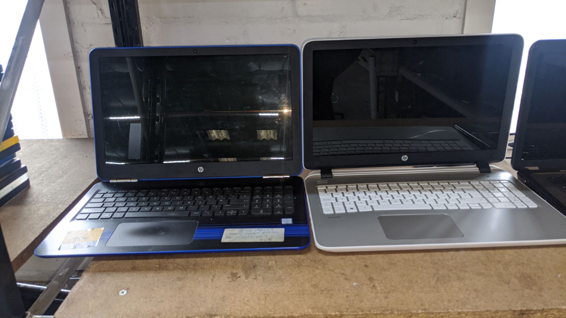 3 off HP notebook computers, mostly appear to be damaged/broken, only one of which includes a - Image 3 of 4