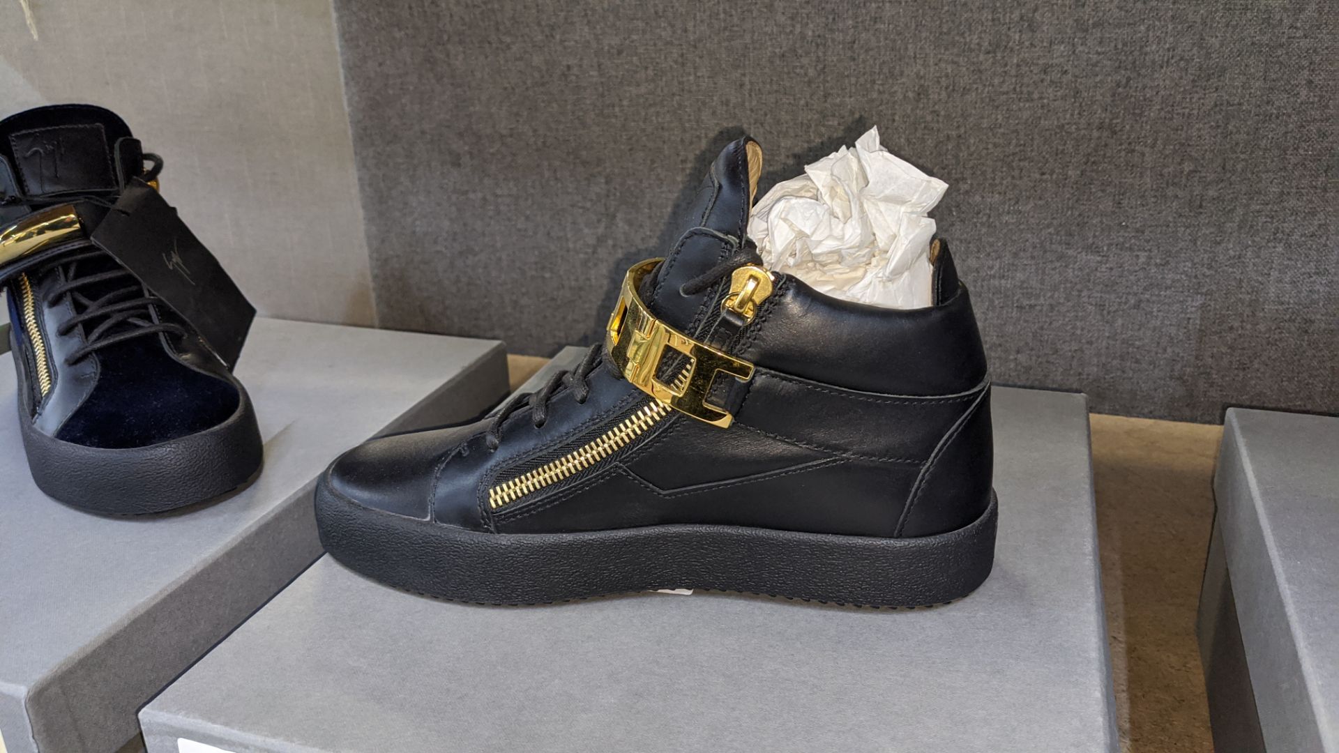 Pair of Giuseppe Zanotti Design trainers, product code RM7086 colour Nero (Black) size EU40/UK6, RRP - Image 5 of 6