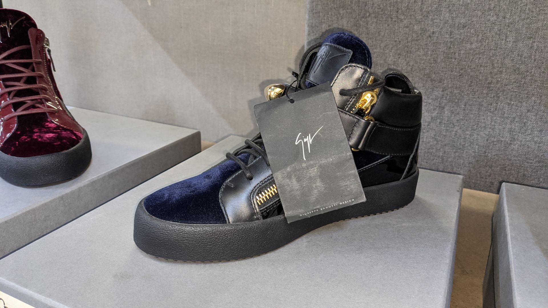 Pair of Giuseppe Zanotti Design trainers, product code RM7106 colour Navy size EU40/UK6, RRP £810 - Image 5 of 6