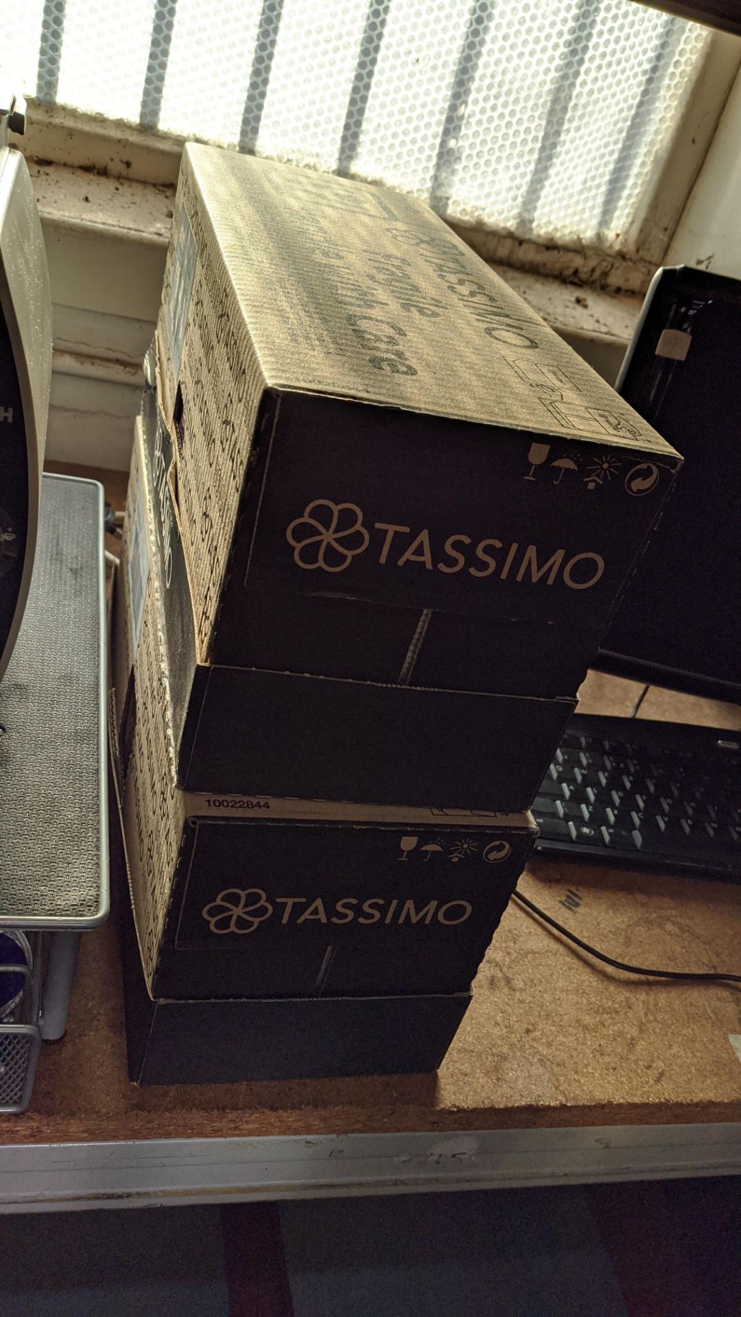 Bosch Tassimo coffee machine, including stand & quantity of Cadburys chocolate inserts plus 2 - Image 6 of 7
