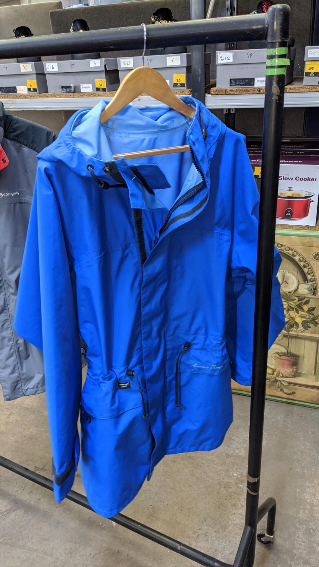 Pair of men's size L coats comprising Sprayway Thermal Pro Polartec waterproof jacket with removable - Image 9 of 10