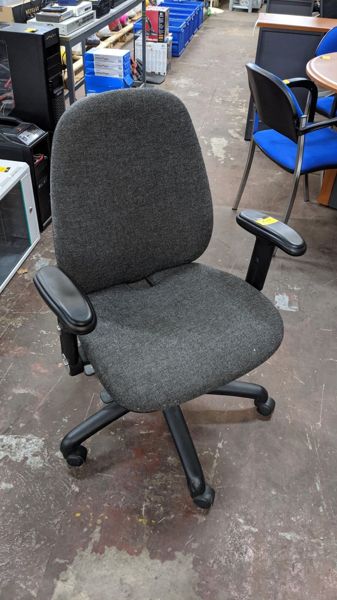 Exec chair with arms. IMPORTANT: This auction is strictly subject to a two day payment and