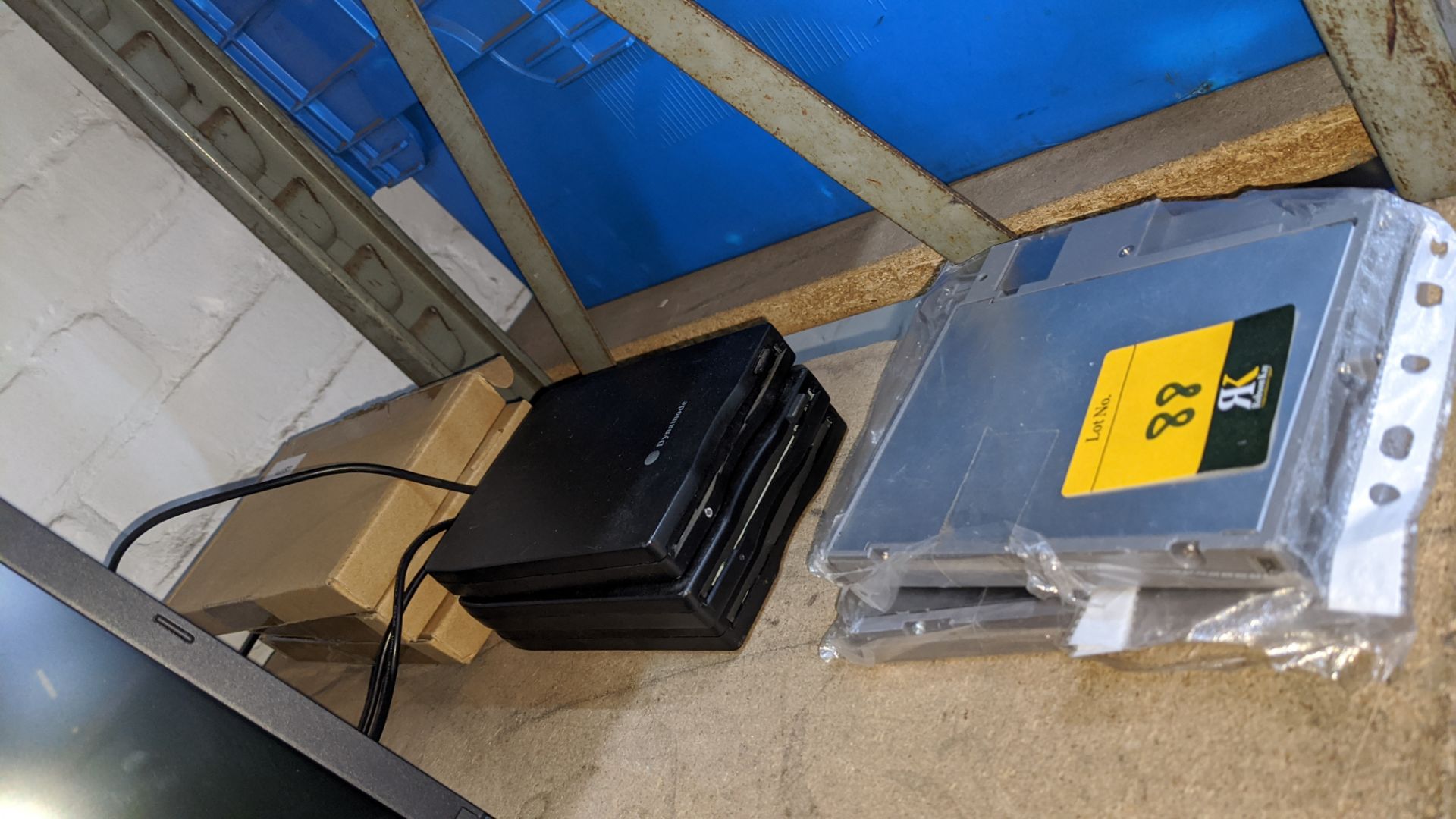 8 off floppy disc drives, comprising 6 off external drives & 2 off notebook internal drives. - Image 2 of 5