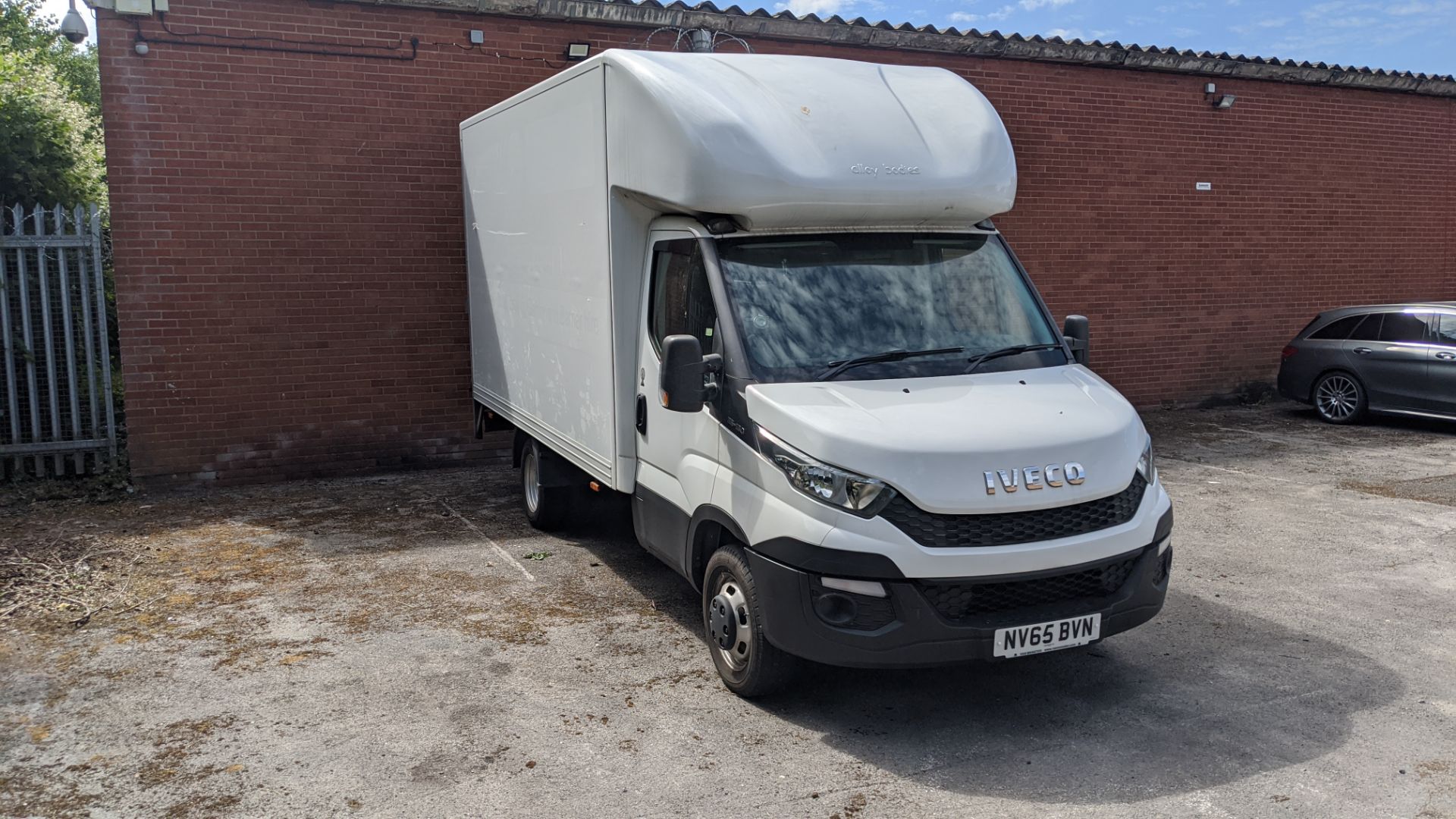 2015 Iveco Daily 35C13 Luton van with tail lift, registration NV65 BVN, 3500kg gross weight, - Image 5 of 34