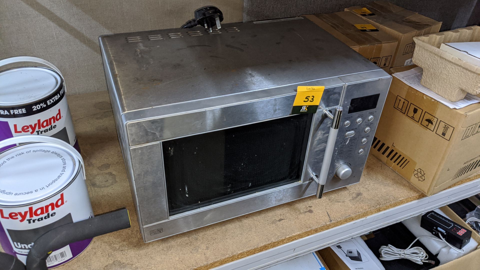 Silver microwave IMPORTANT: You must not bid unless you can pay and collect within 2 days of the