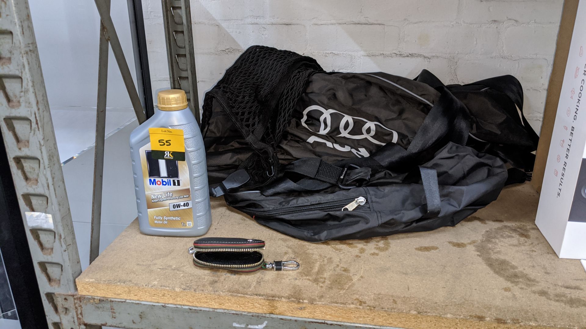 Motoring/Audi related lot comprising ski bag, heavy-duty elasticated tie down net plus key cover and