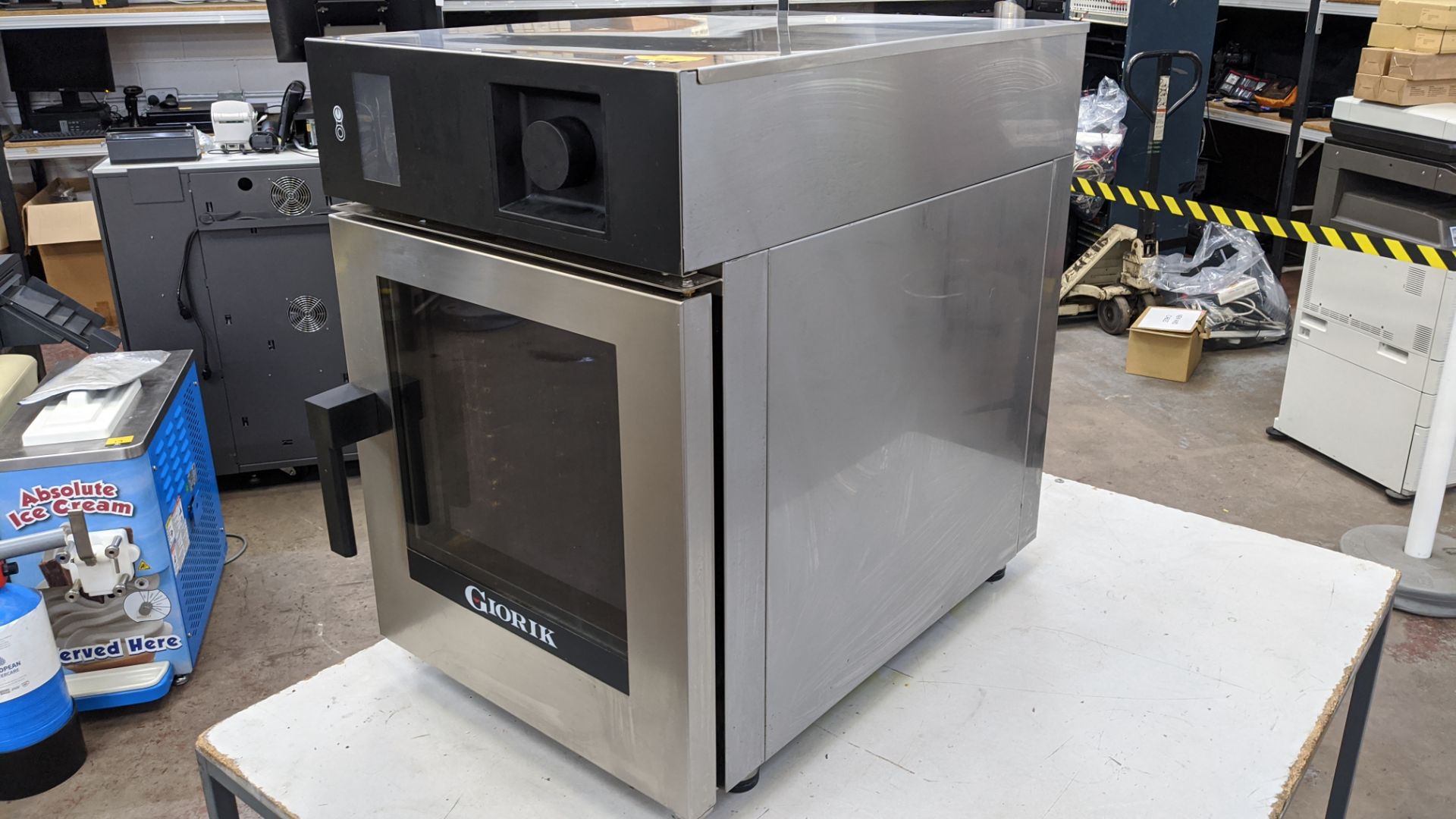 Giorik combi oven model KM061W, serial no. 005843/05/19 and calcium treatment unit Lots 18 - 21 - Image 3 of 21