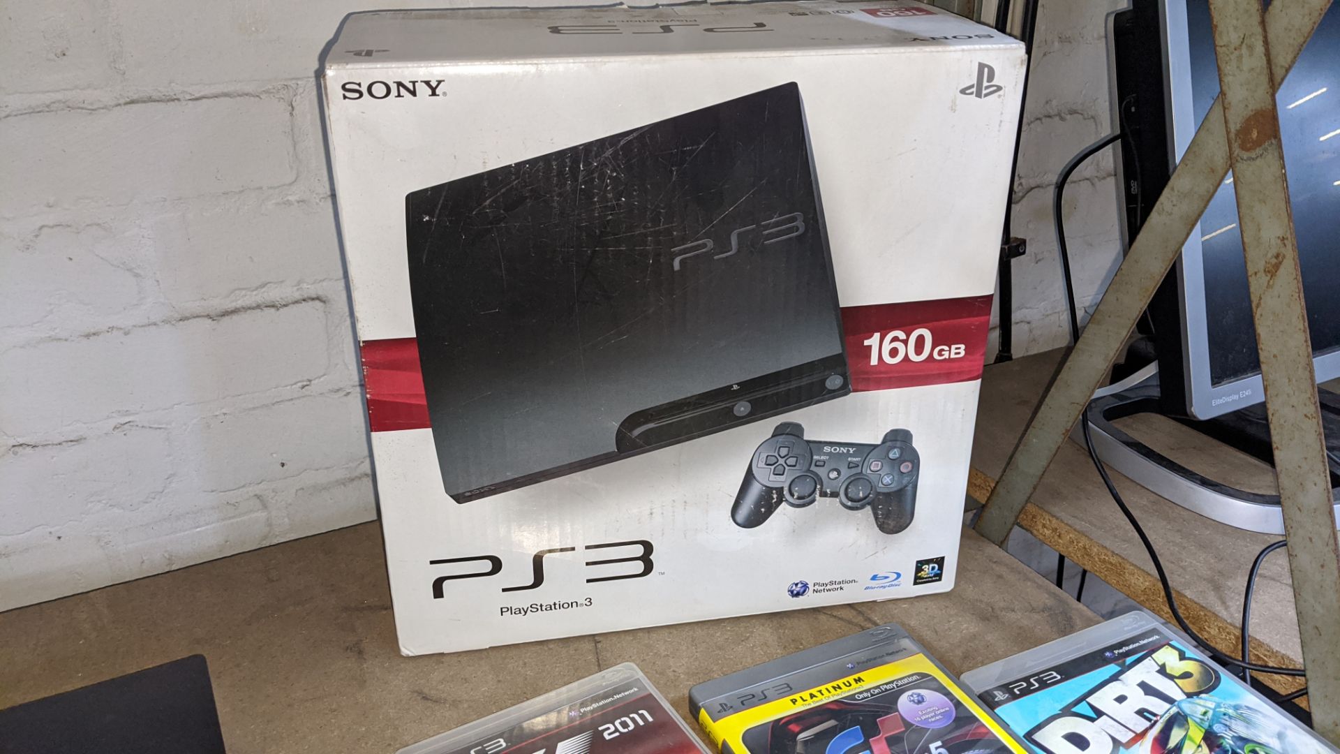 Sony PS3 gaming console, 160Gb, including 2 off Dual Shock 3 SIXAXIS wireless controllers and dock - Image 7 of 11