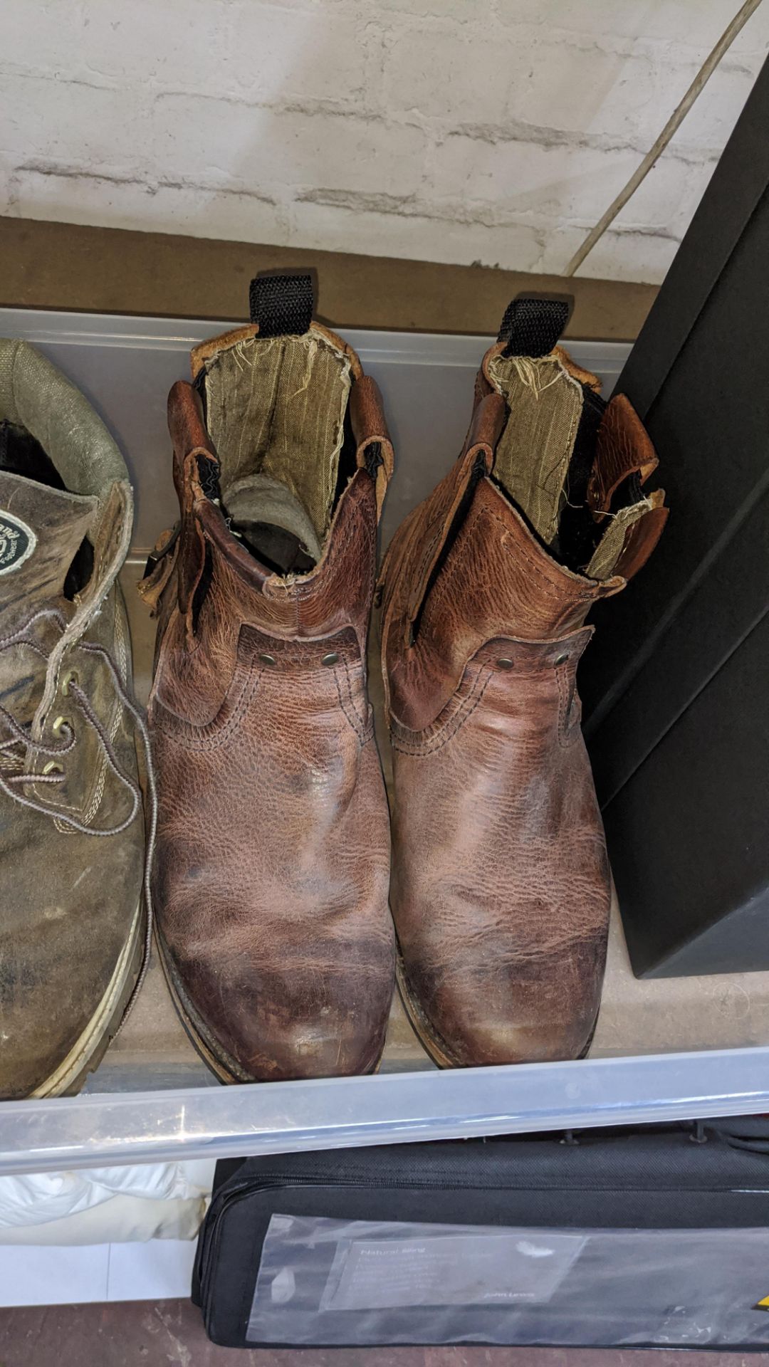 4 pairs of men's shoes, comprising 2 pairs of Loake Sovereign brogues, each including boxes and - Image 4 of 6