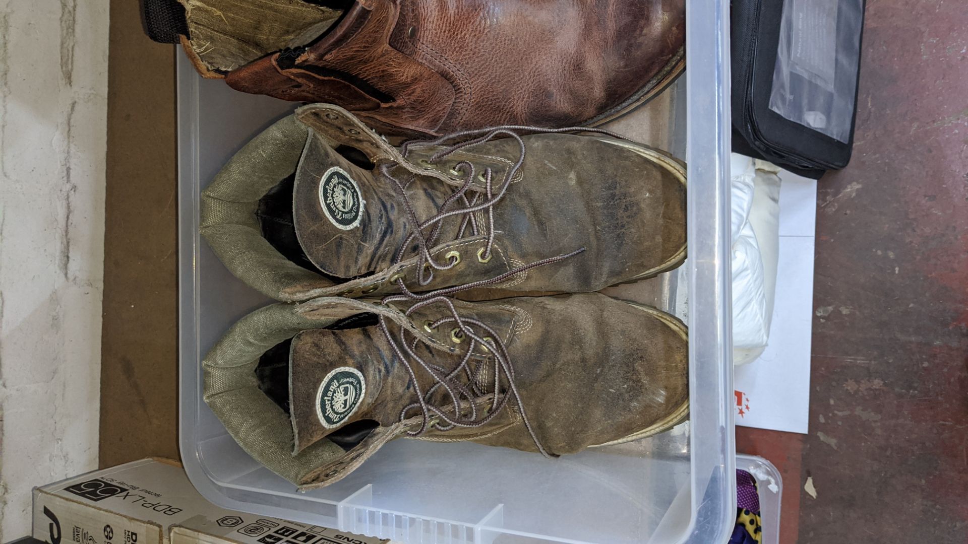 4 pairs of men's shoes, comprising 2 pairs of Loake Sovereign brogues, each including boxes and - Image 3 of 6