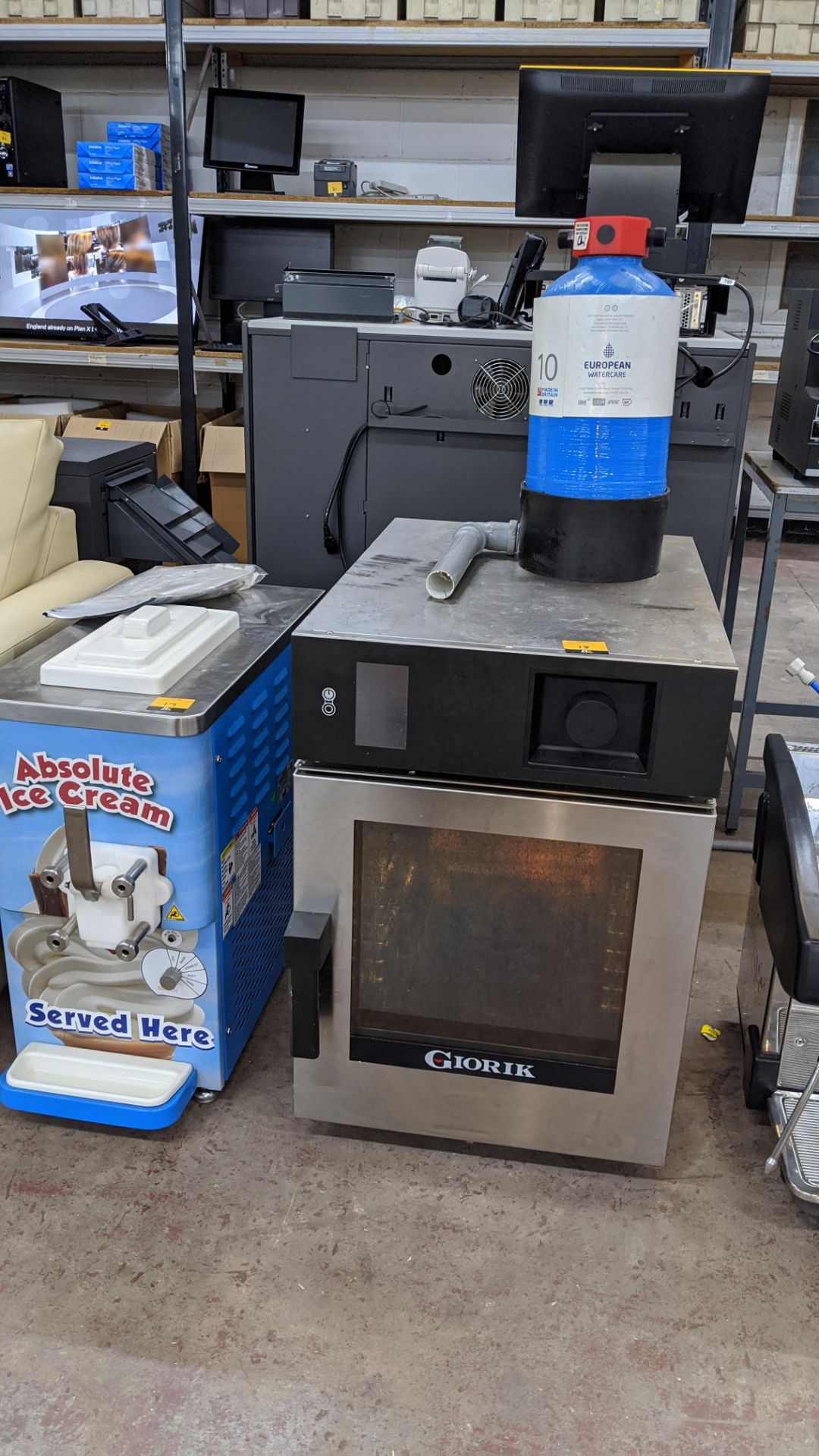 Giorik combi oven model KM061W, serial no. 005843/05/19 and calcium treatment unit Lots 18 - 21 - Image 15 of 21