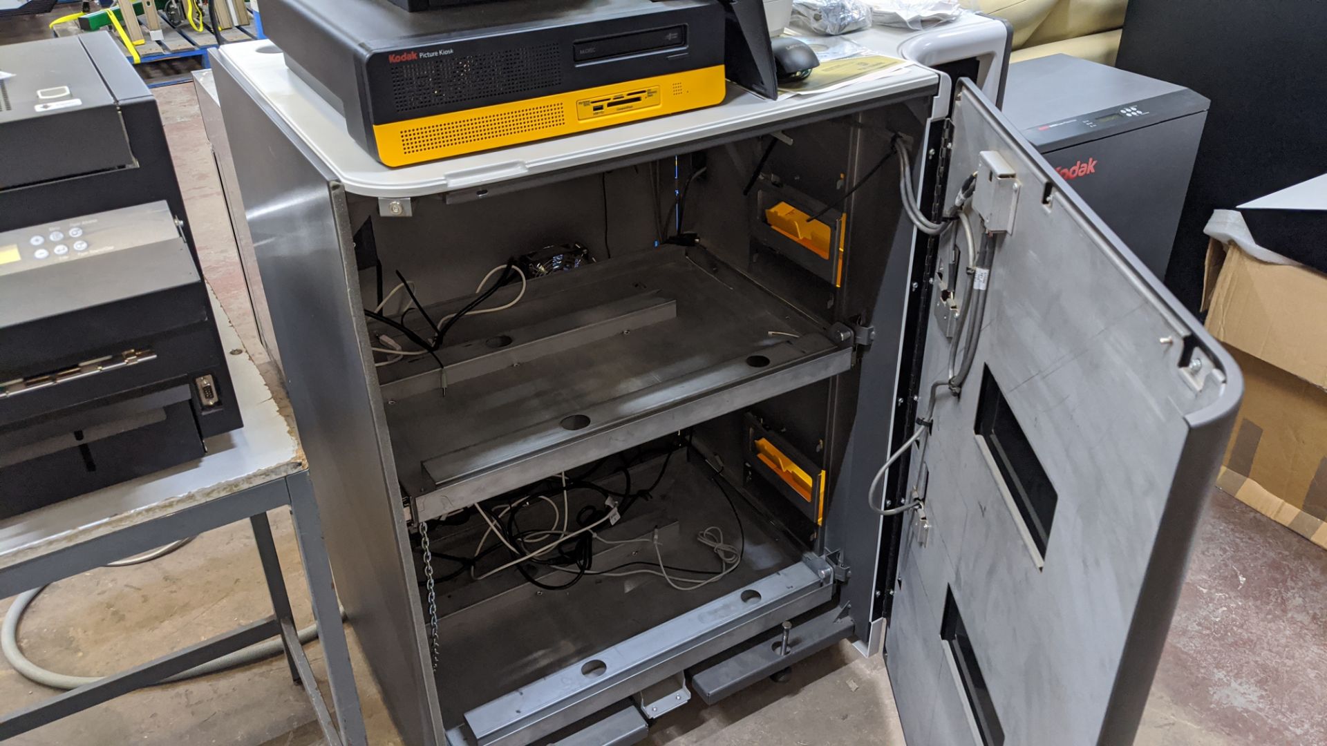 Kodak Photo Print system comprising cabinet, 2 off computers, 2 off 7000 Series printers and D4000 - Image 17 of 21