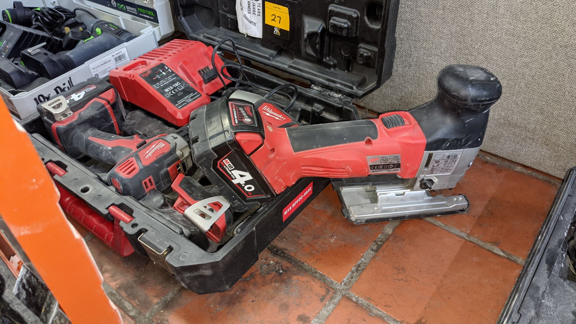 Milwaukee cordless power tools comprising case with 2 drivers, 2 batteries & 1 charger plus separate - Image 6 of 6