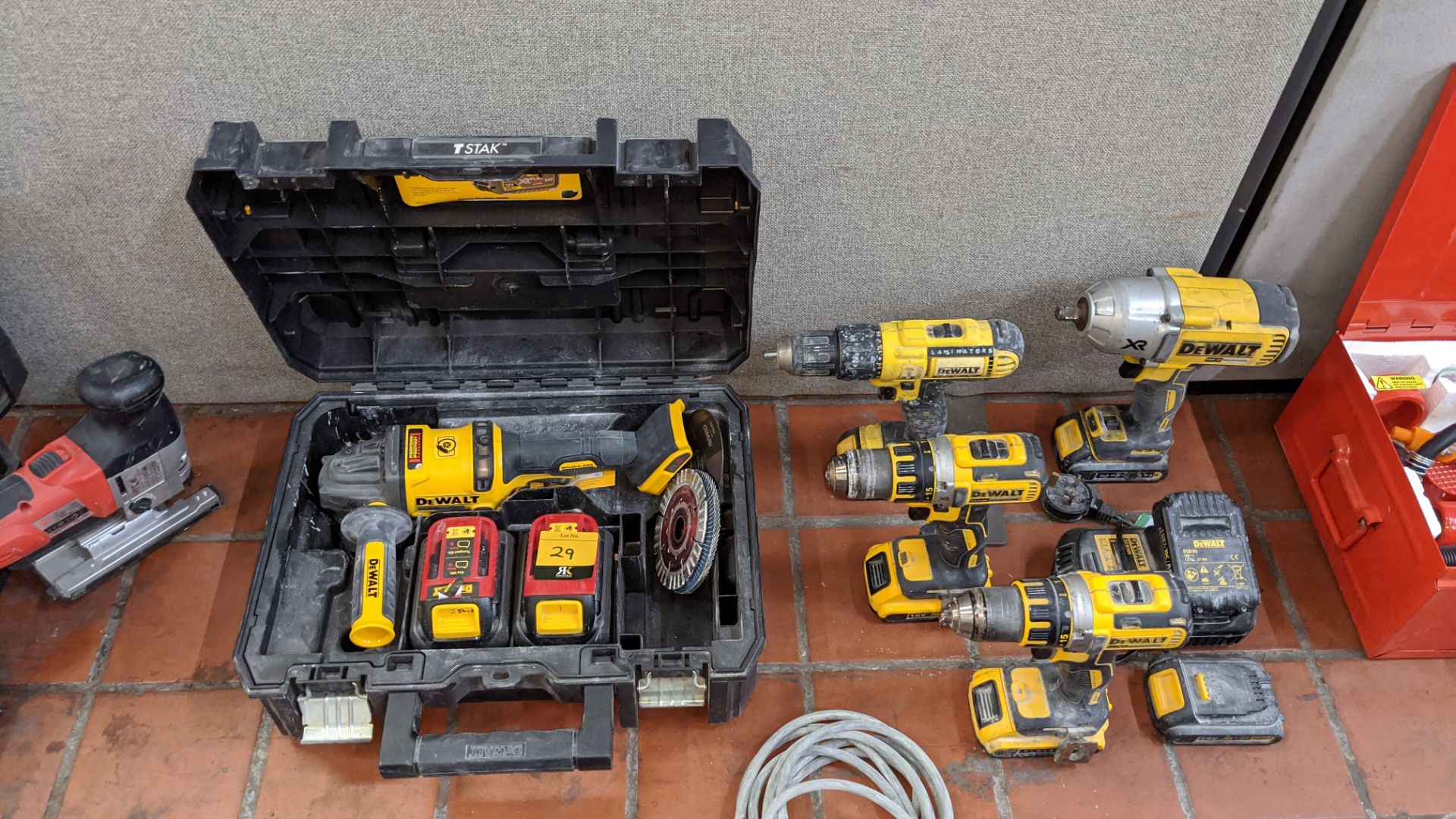 DeWalt cordless tools comprising 5 assorted drills & other tools, 4 assorted batteries, 1 - Image 2 of 10