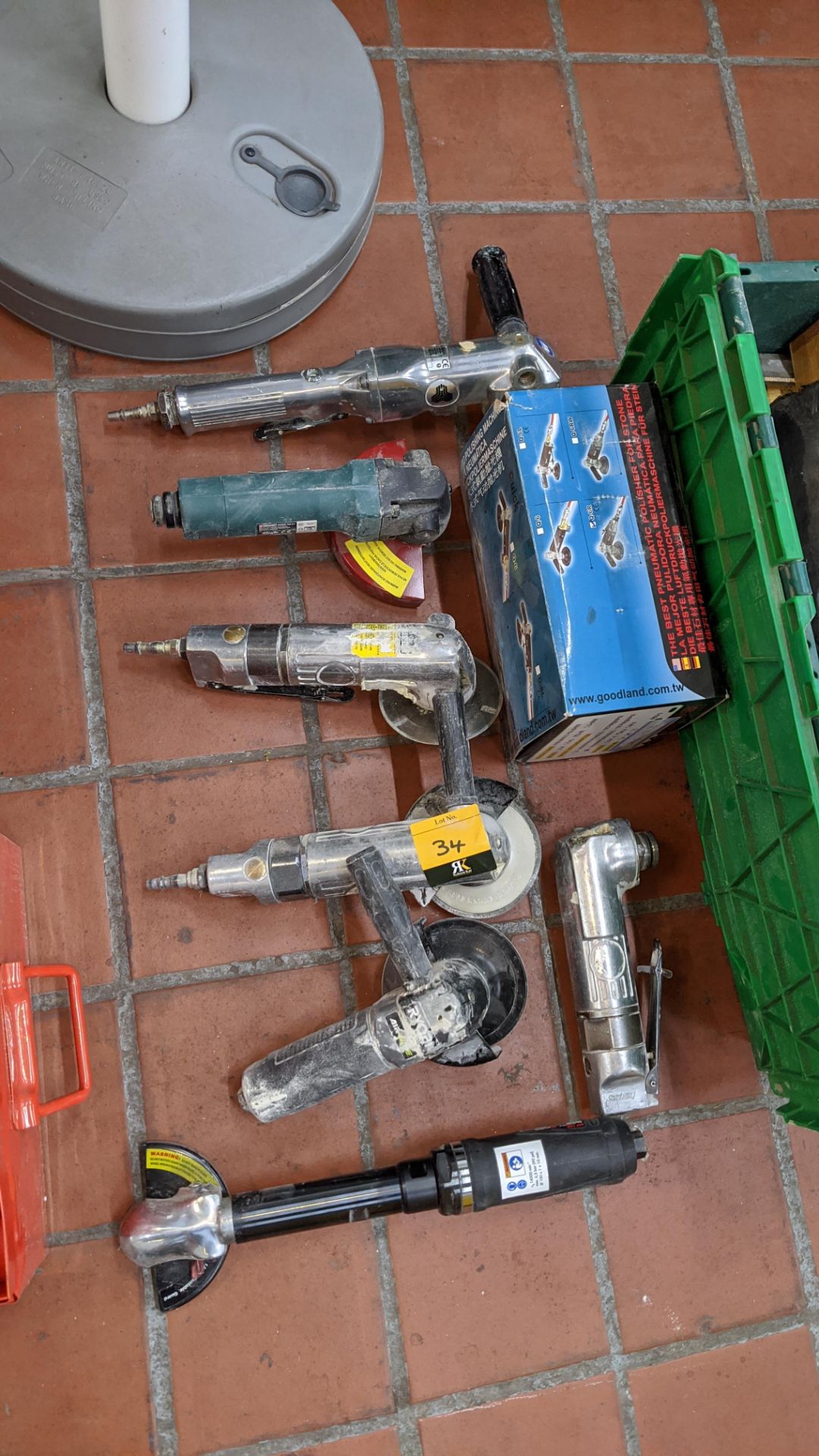 8 off assorted air tools Lots 1 to 39 comprise the total assets from a fibreglass mould manufacturer - Image 2 of 5