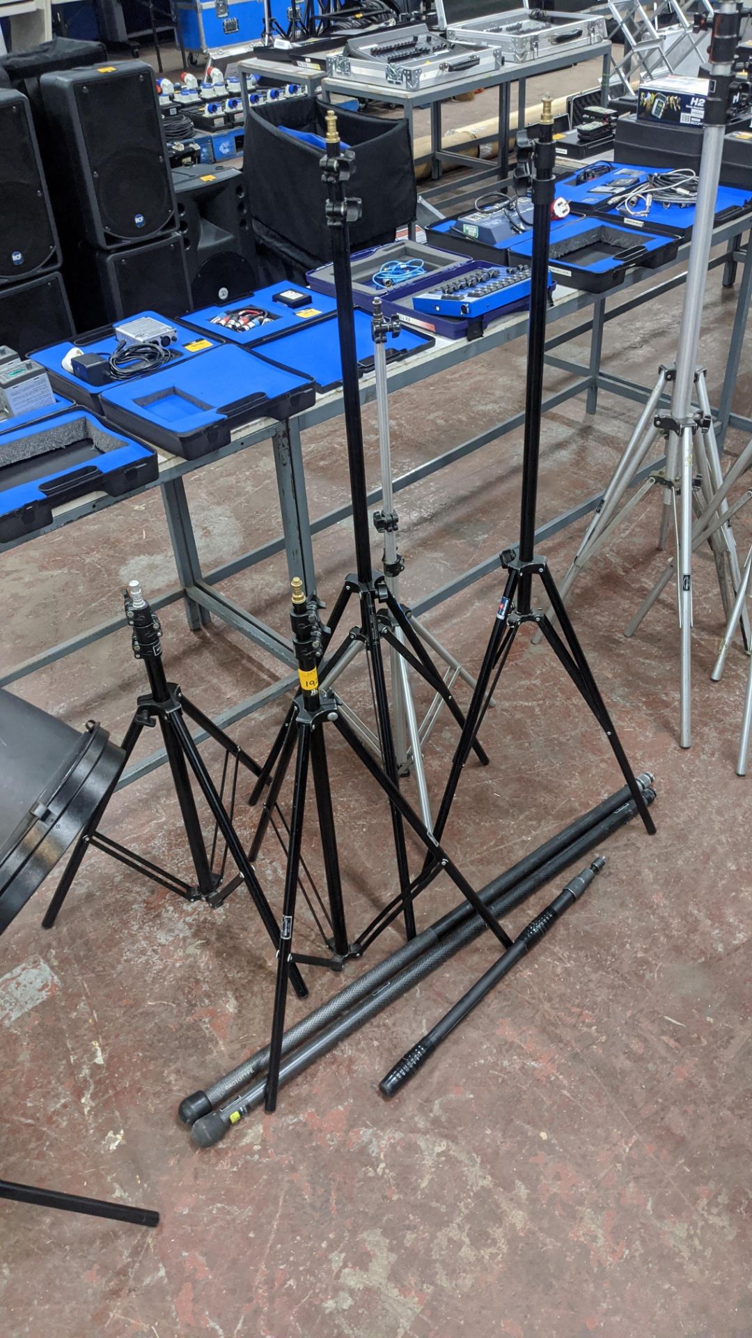 5 off assorted tripods plus 3 telescopic poles for use with lighting Lots 51 - 480 comprise the - Image 2 of 5